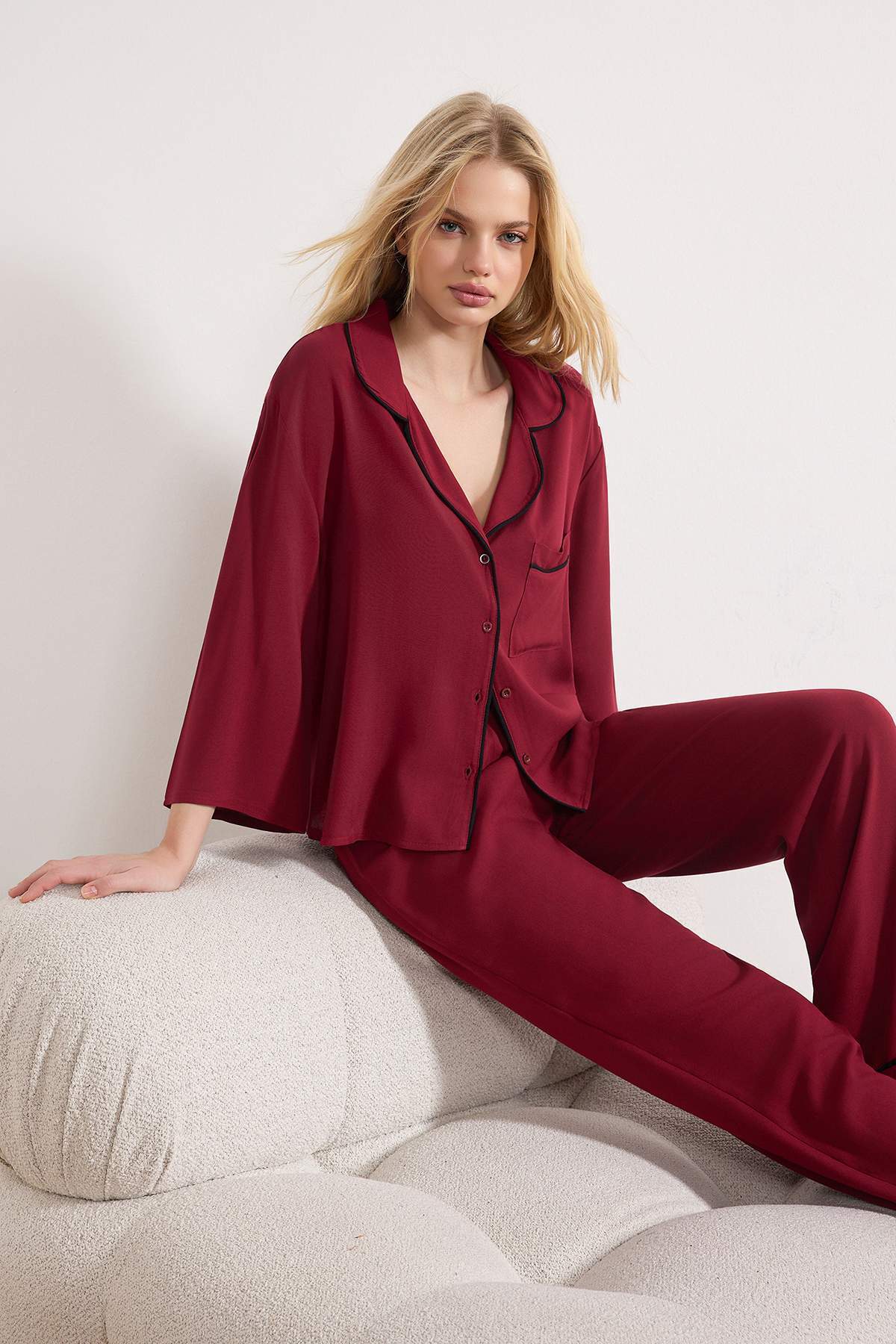 Trendyolmilla  Bordo Biyeli Viskon Dokuma Pijama Takımı THMAW21PT0292