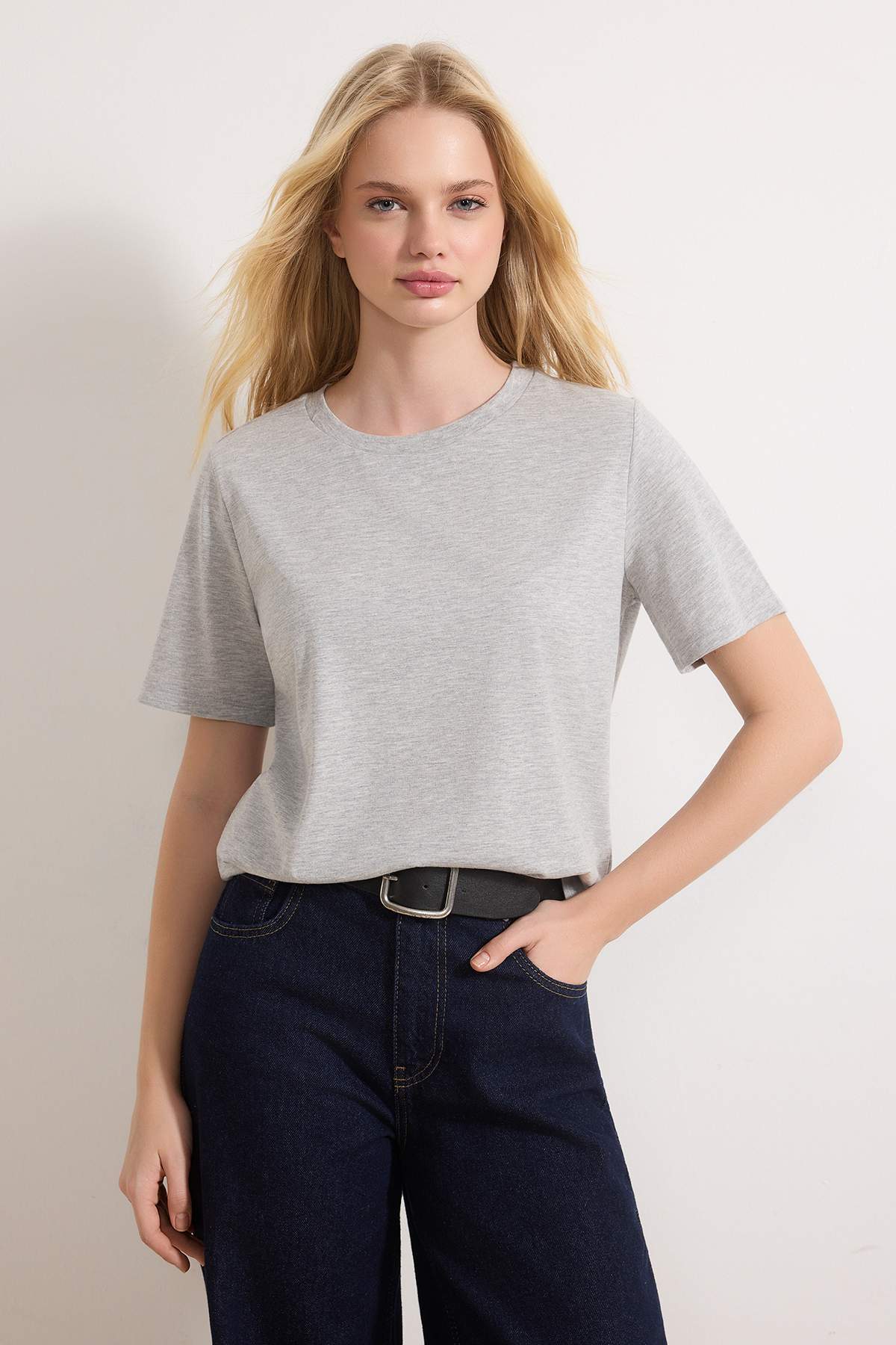 Trendyolmilla  Lacivert-Gri Melanj-Ekru Çizgili 3'lü Paket Basic Bisiklet Yaka Örme T-Shirt TWOSS20TS0146 - Görsel 5