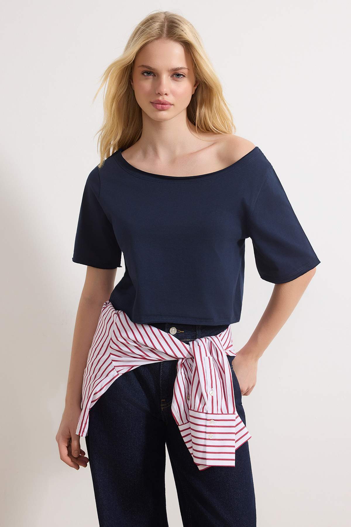 Trendyolmilla  Lacivert-Gri Melanj 2'li Paket %100 Pamuk Asimetrik Kayık Yaka Crop Örme T-Shirt TWOSS25TS00194 - Görsel 2