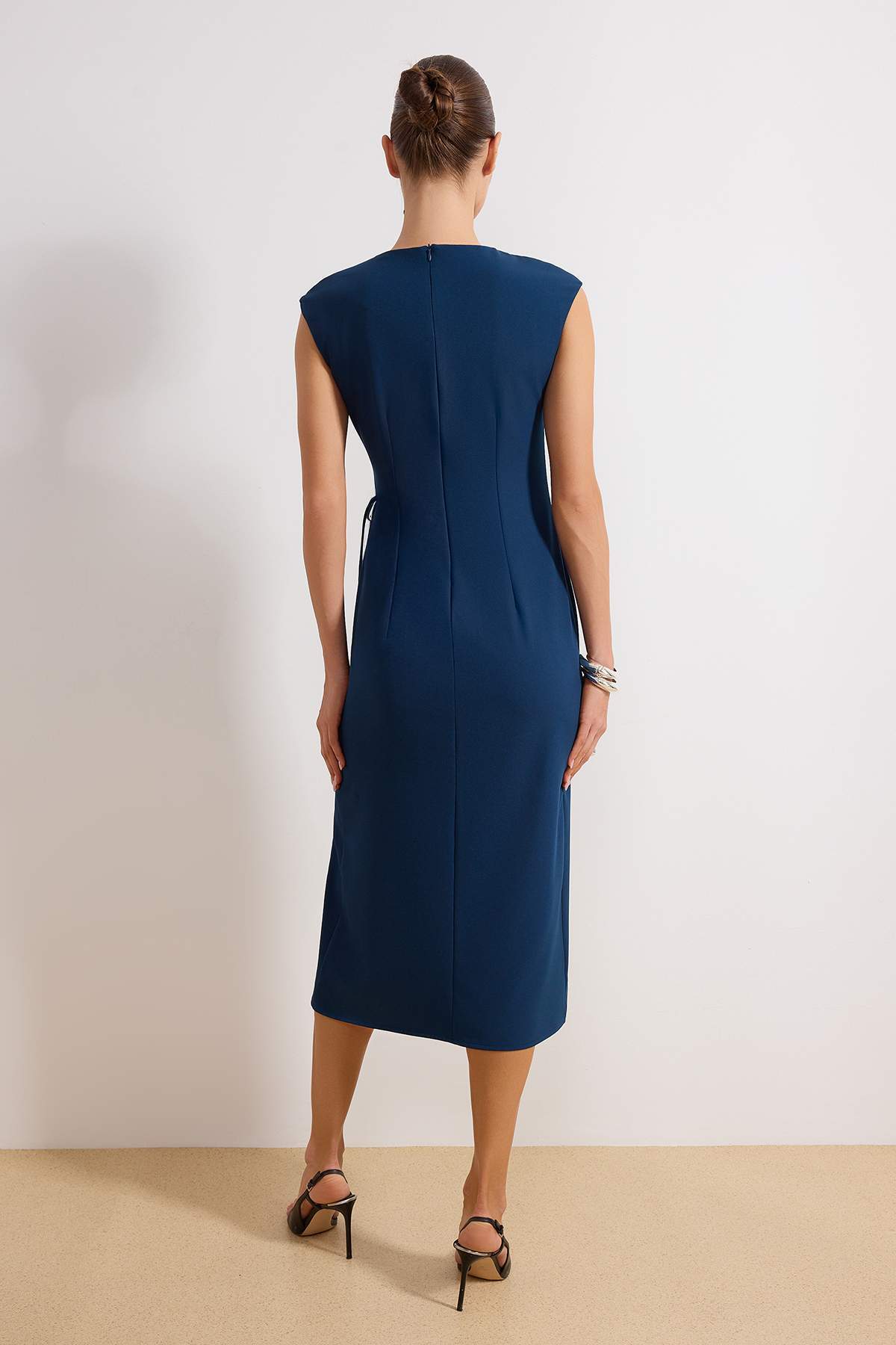 Trendyolmilla  Petrol Bağlama Detaylı Midi Dokuma Elbise TWOSS26EL00081 - Görsel 4