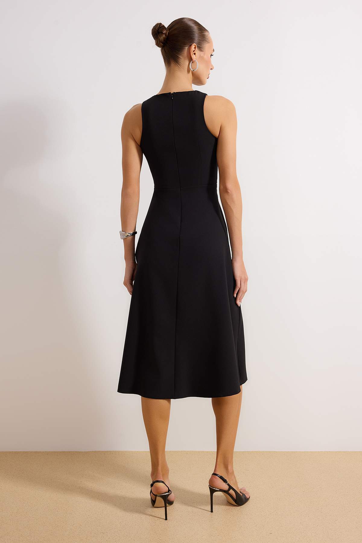 Trendyolmilla  Siyah A-Kesim Taş Aksesuarlı Dokuma Elbise TPRSS24EL00178 - Görsel 4