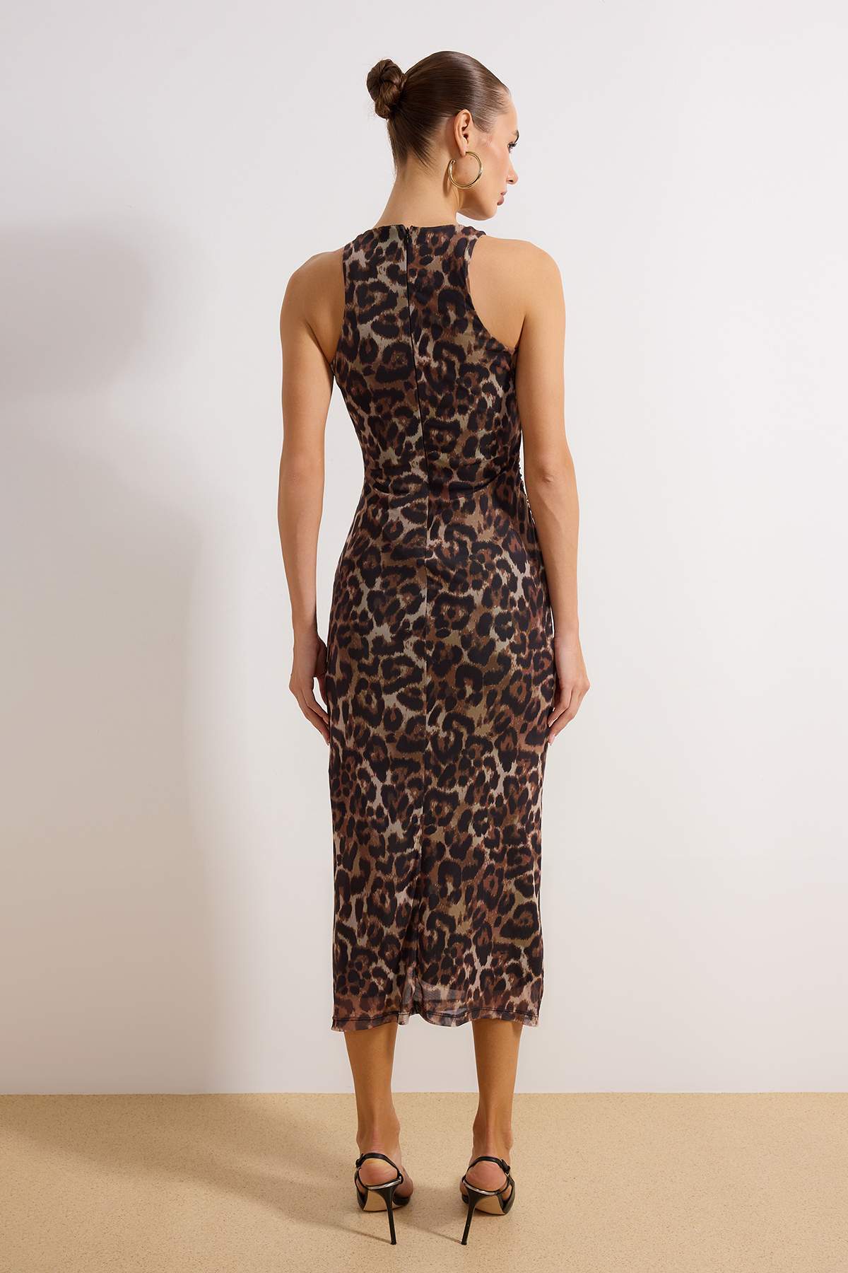 Trendyolmilla  Kahverengi Çok Renkli Hayvan Desenli Leopar Örme Tül Şık Abiye Elbise TPRSS24EL00202 - Görsel 4