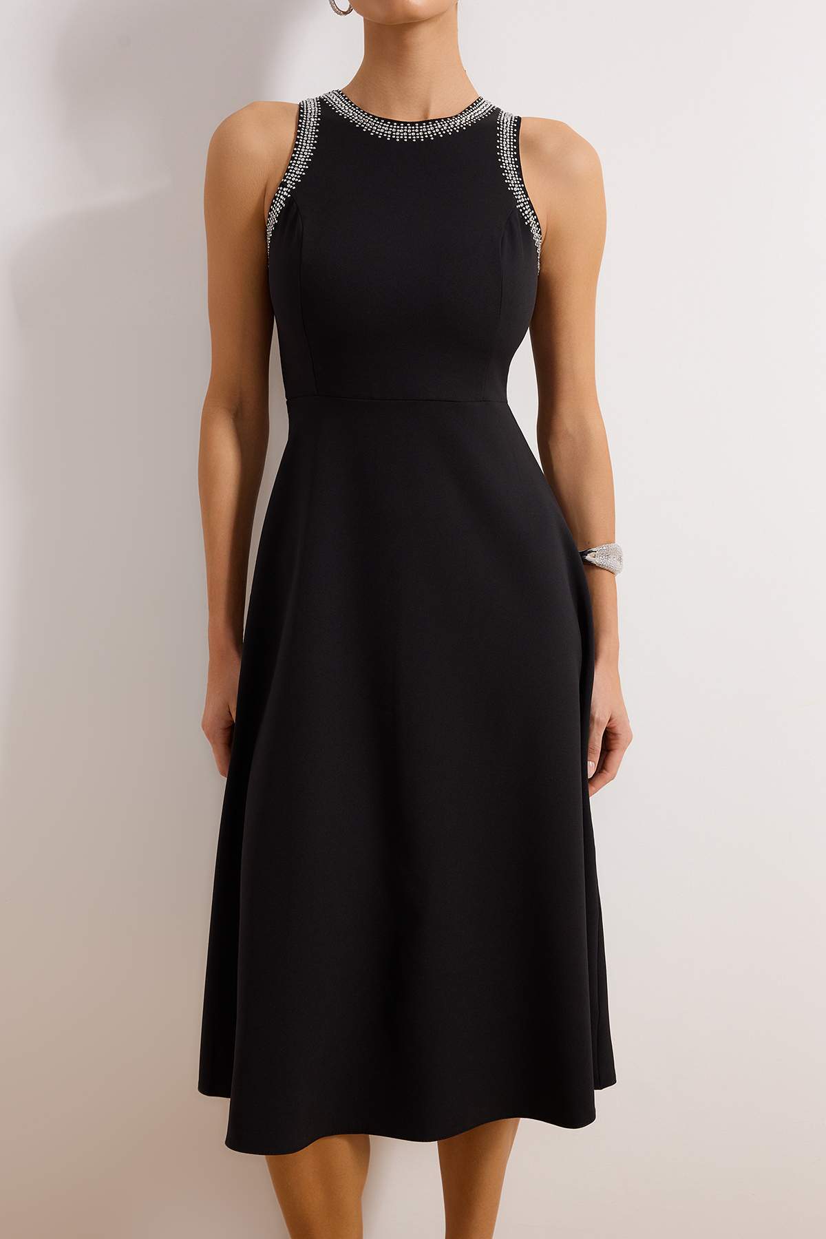 Trendyolmilla  Siyah A-Kesim Taş Aksesuarlı Dokuma Elbise TPRSS24EL00178 - Görsel 3