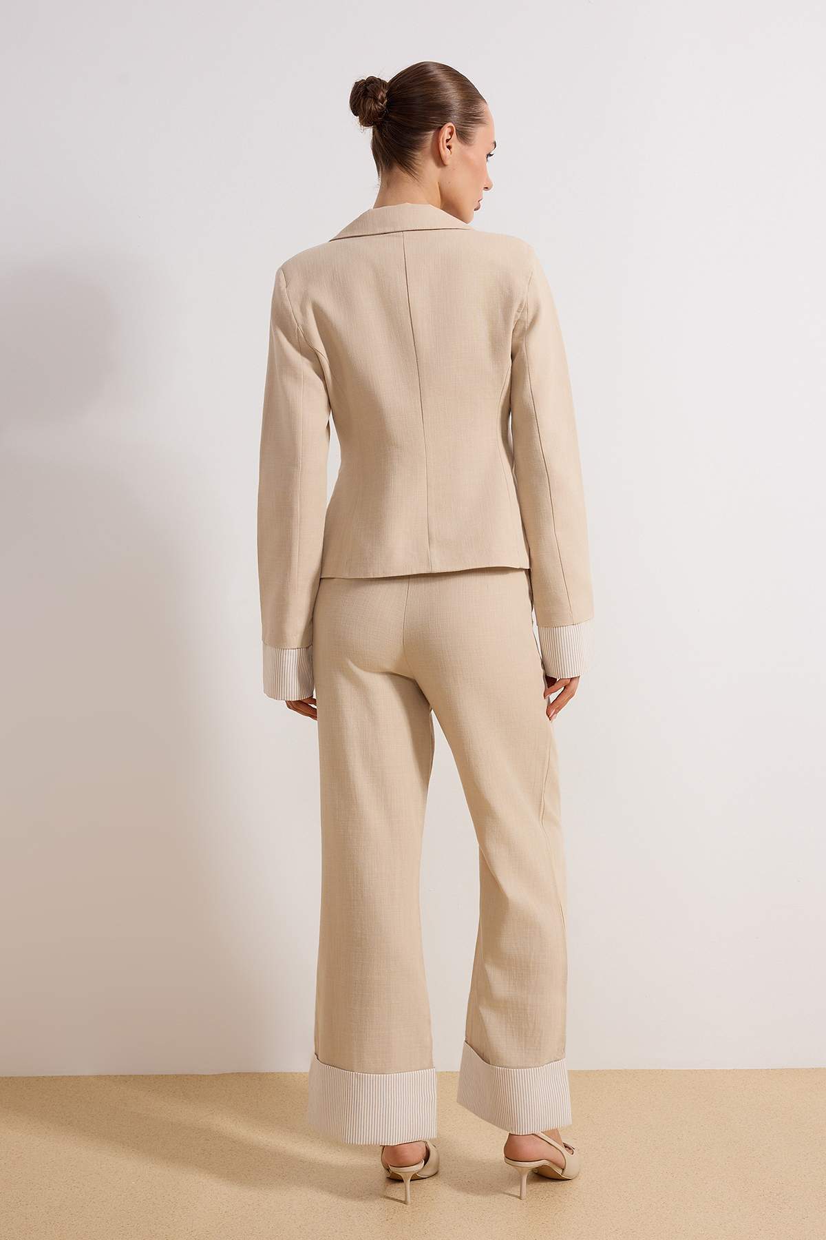 Trendyolmilla  Bej Keten Görünümlü Paça Detaylı Wide Leg/Geniş Paça Pantolon TWOSS26PL00023 - Görsel 4