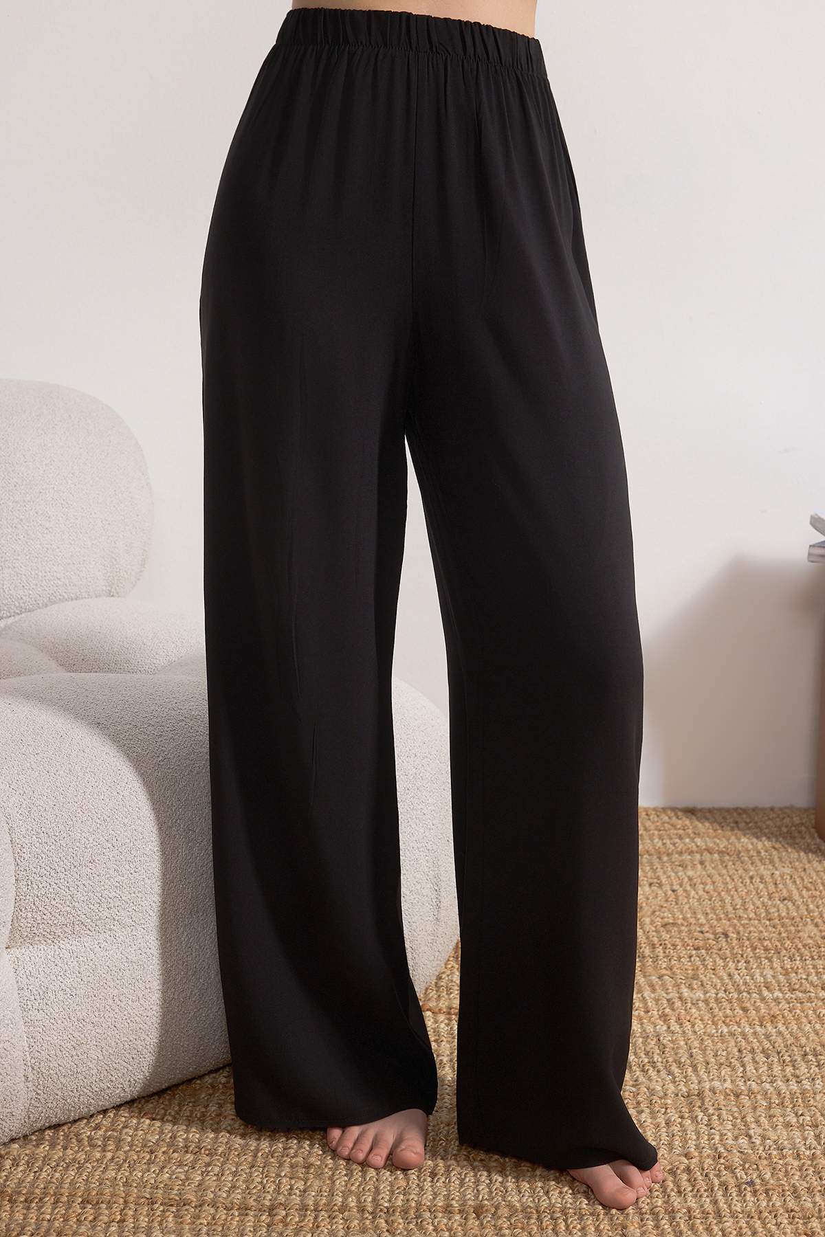 Trendyolmilla  Siyah Kuşaklı Biye Detaylı Kruvaze Viskon Dokuma Pijama Takımı THMAW22PT1109 - Görsel 3