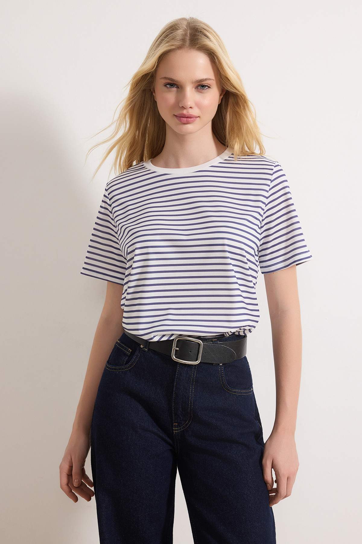 Trendyolmilla  Lacivert-Gri Melanj-Ekru Çizgili 3'lü Paket Basic Bisiklet Yaka Örme T-Shirt TWOSS20TS0146 - Görsel 2