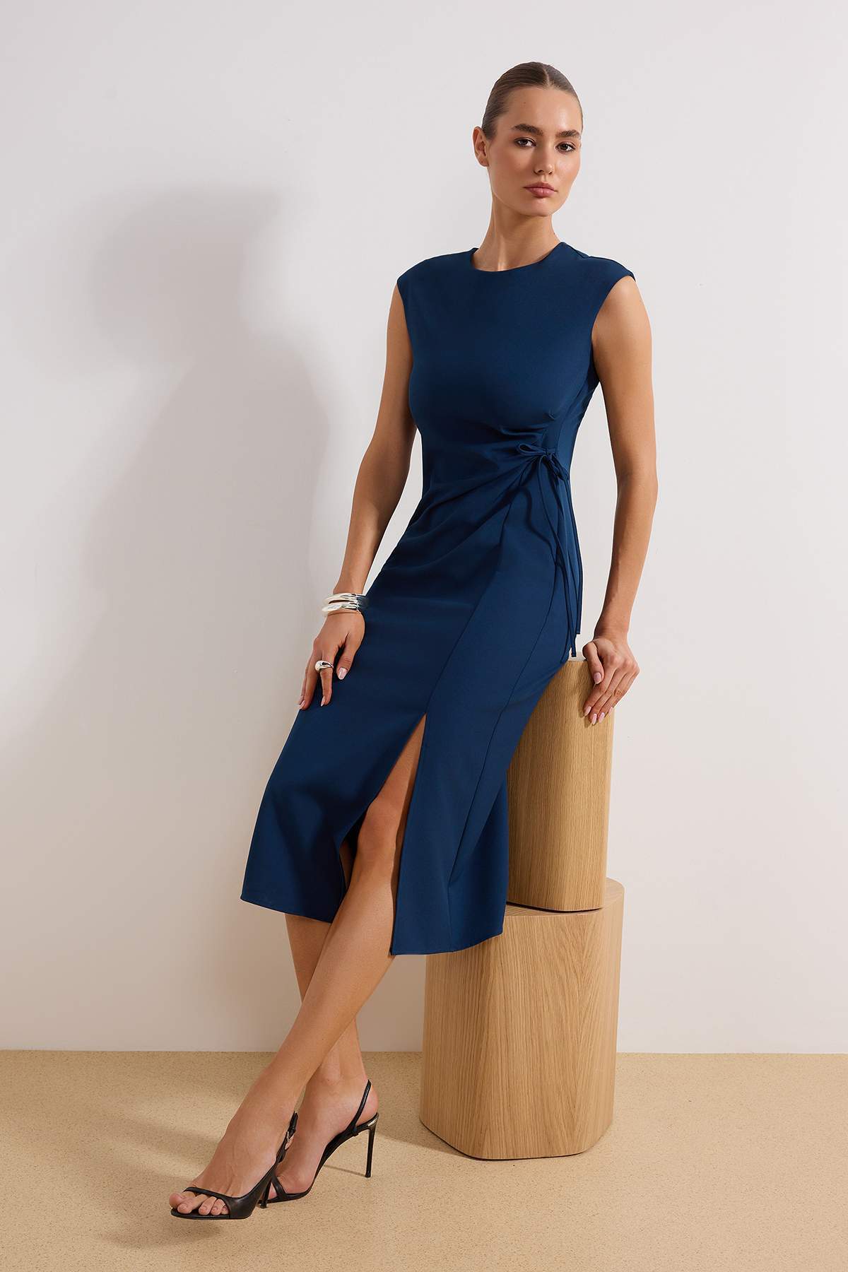 trendyolmilla-womens-flat-midi-sleeveless-bus