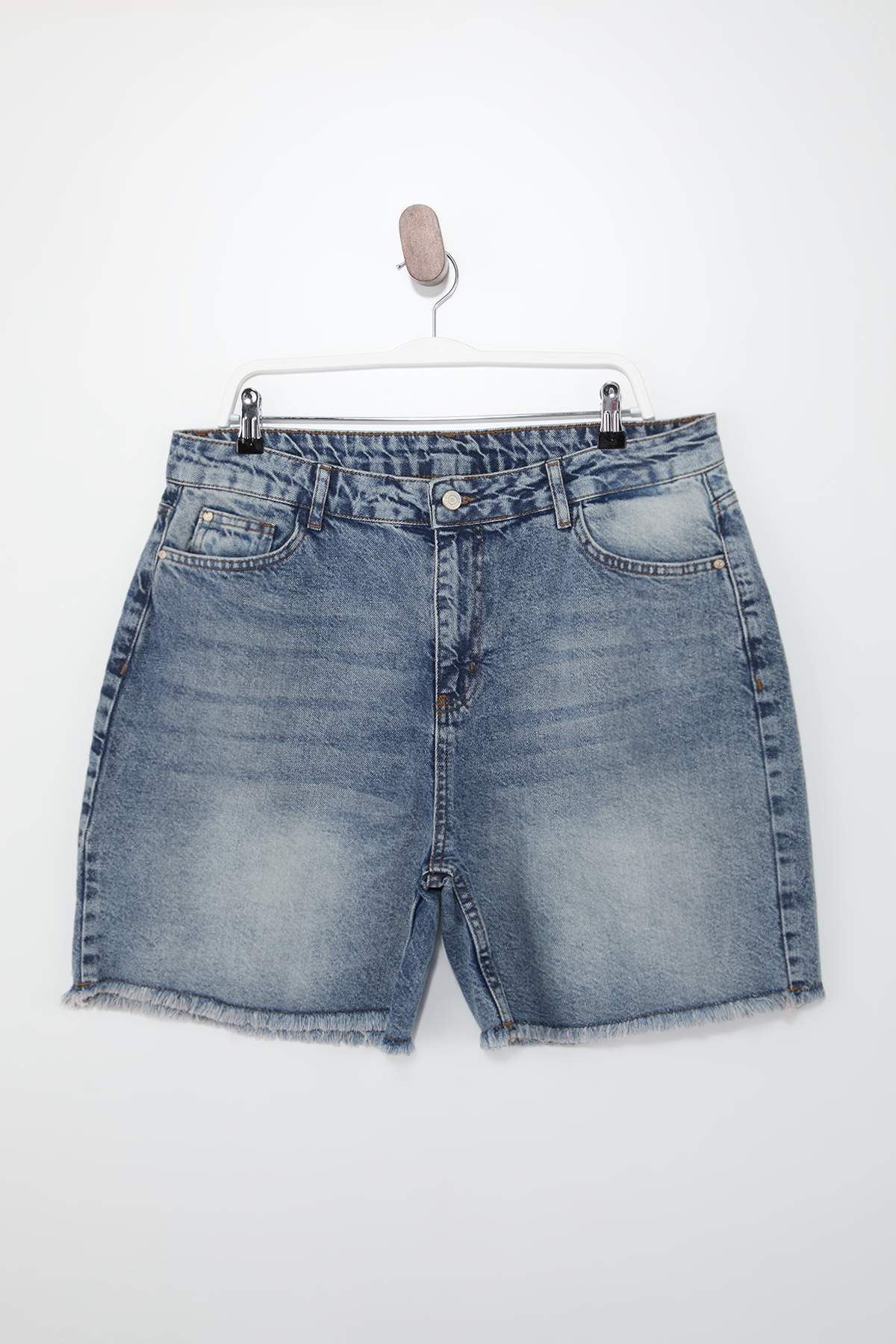 Trendyolmilla  Mavi*001 Yüksek Bel Destroylu %100 Pamuk Non-Stretch Büyük Beden Denim Şort & Bermuda TBBSS22SR0165 - Görsel 3