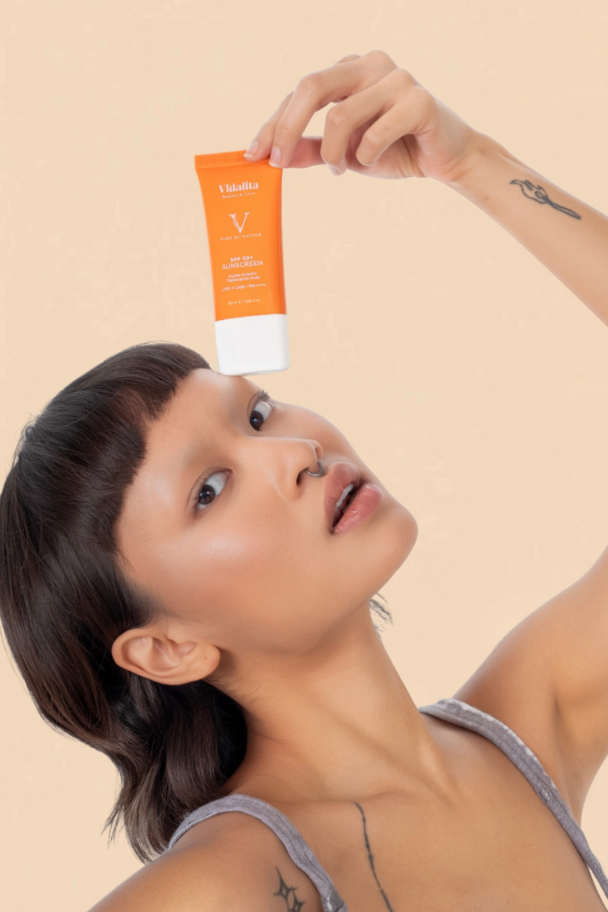 Leke Karşıtı Güneş Kremi SPF 50+ - Alpha Arbutin & Tranexamic Acid Aydınlatıcı Yüksek Güneş Koruyucu 50 ml — SPF50-50 — تصویر 5 از 6