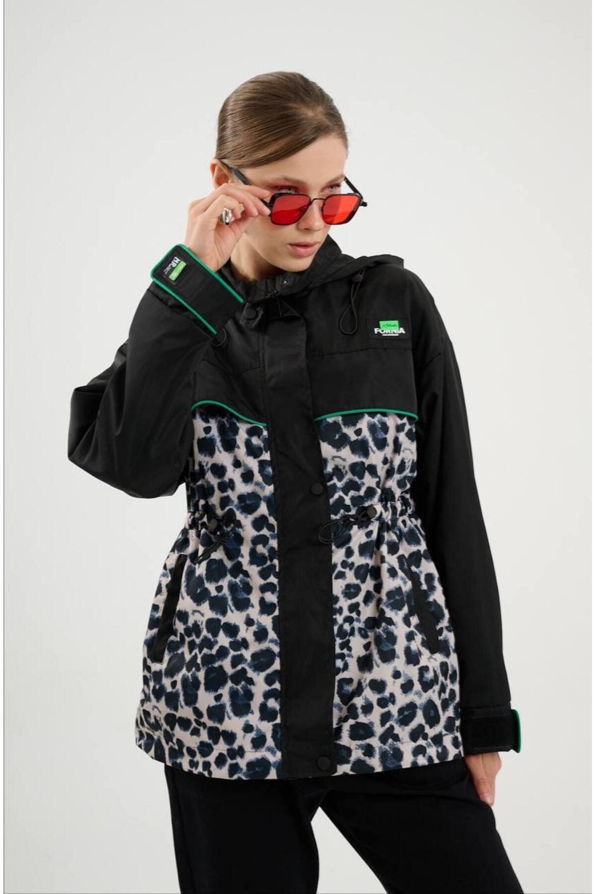 MATTİMODA  Kadın Siyah Leopar Desenli Kapüşonlu Yağmurluk