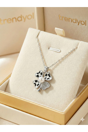 YAVUZ LLC Paslanmaz Çelik Dama Desenli Yonca Kolye | İnci ve Zirkon Taşlı Kar...