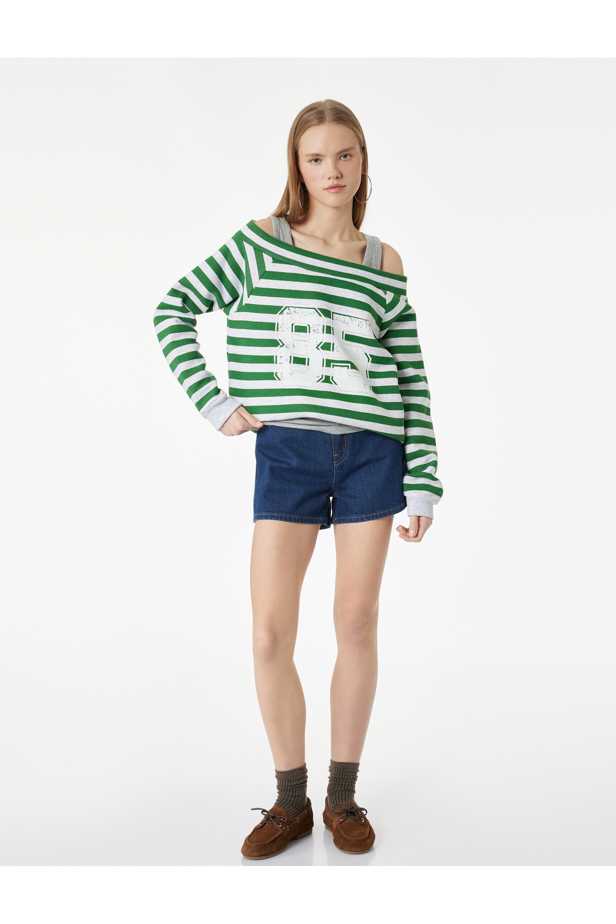 Koton Rahat Kalıp Uzun Kollu Çizgili Kayık Yaka Baskılı Sweatshirt
