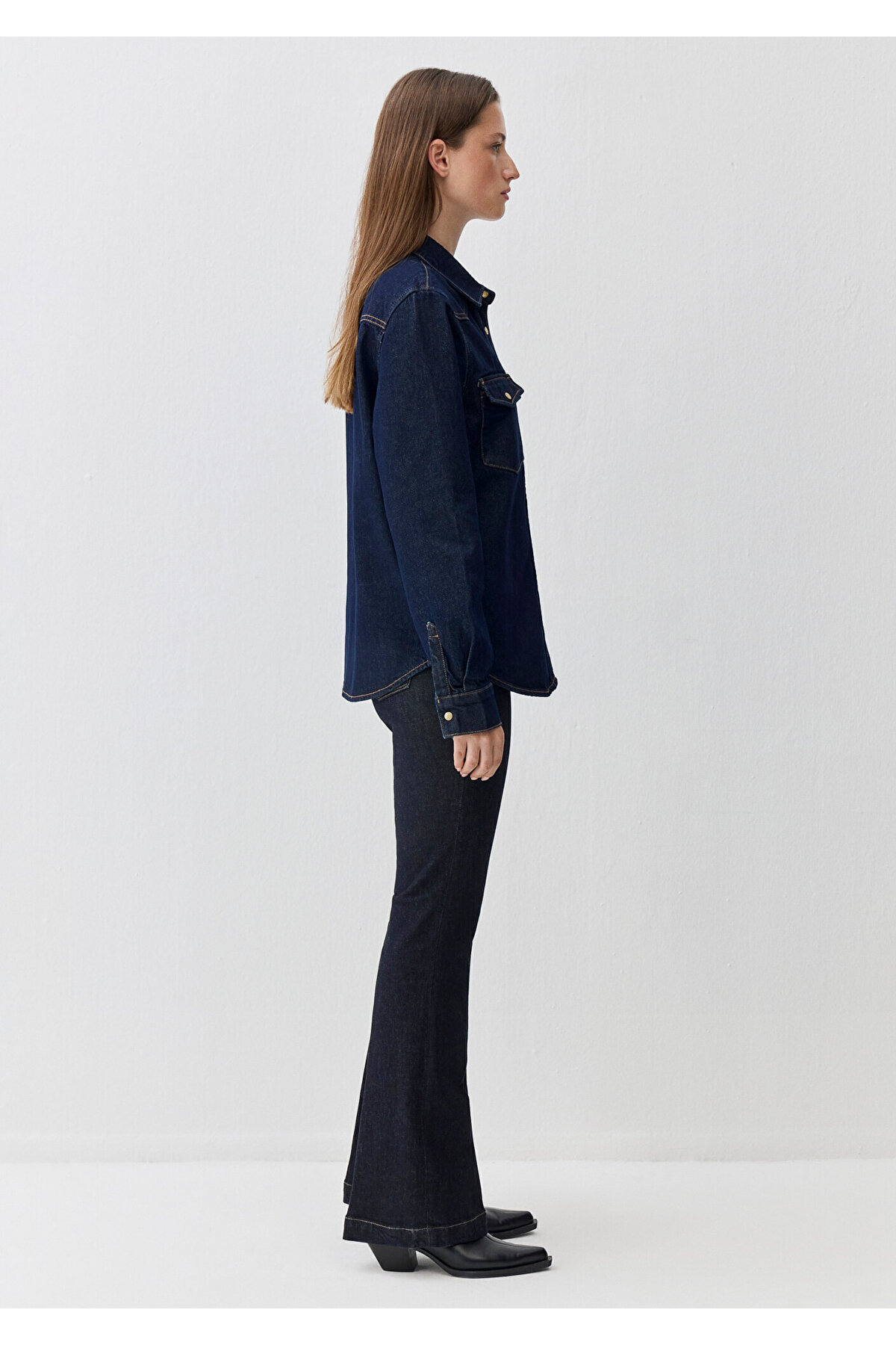 Angela Classic Denim Rinse Jean Gömlek Fitted / Vücuda Oturan Kesim 1210819-90120 — سرمه‌ای — تصویر 6 از 6