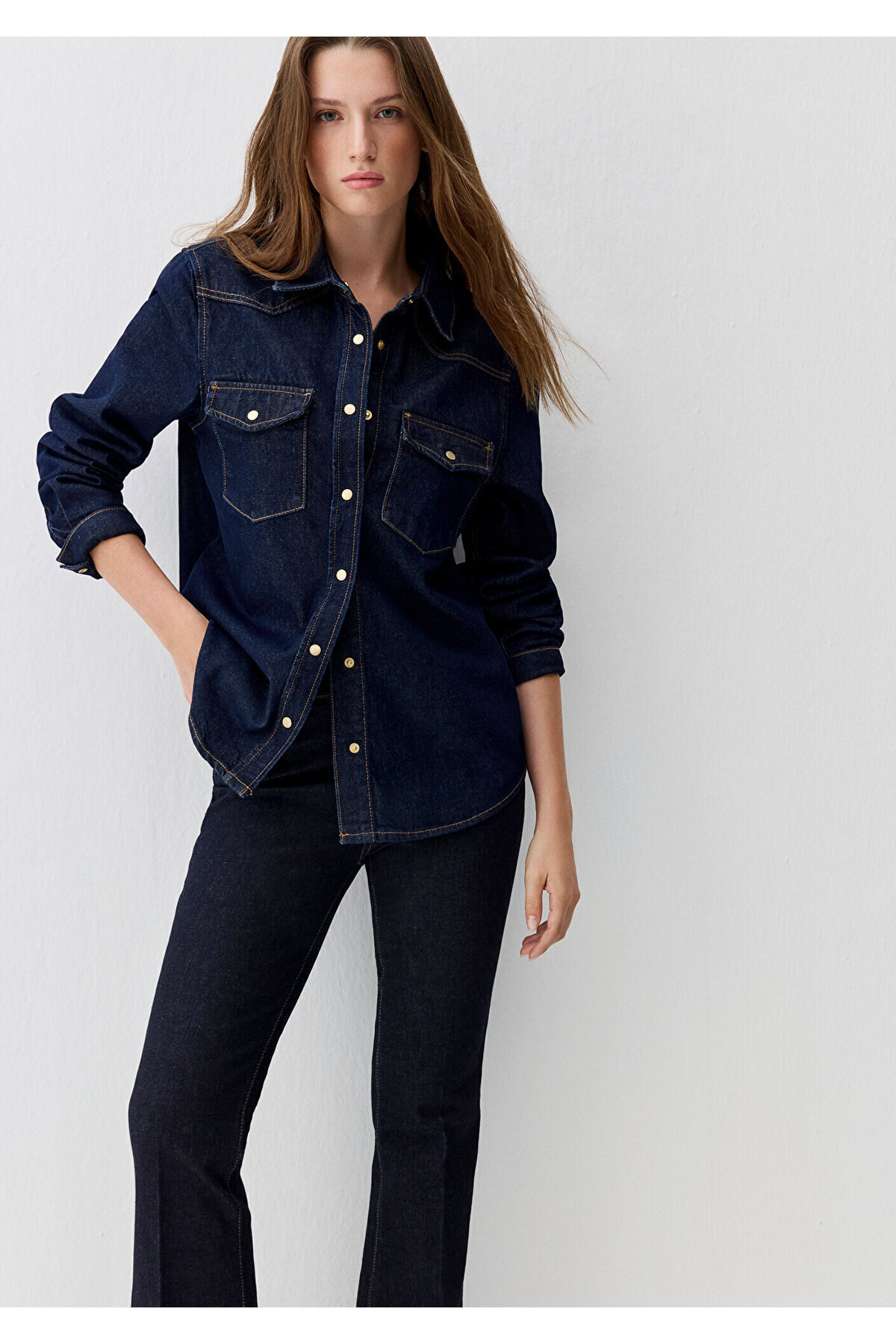 Angela Classic Denim Rinse Jean Gömlek Fitted / Vücuda Oturan Kesim 1210819-90120 — سرمه‌ای — تصویر 3 از 6