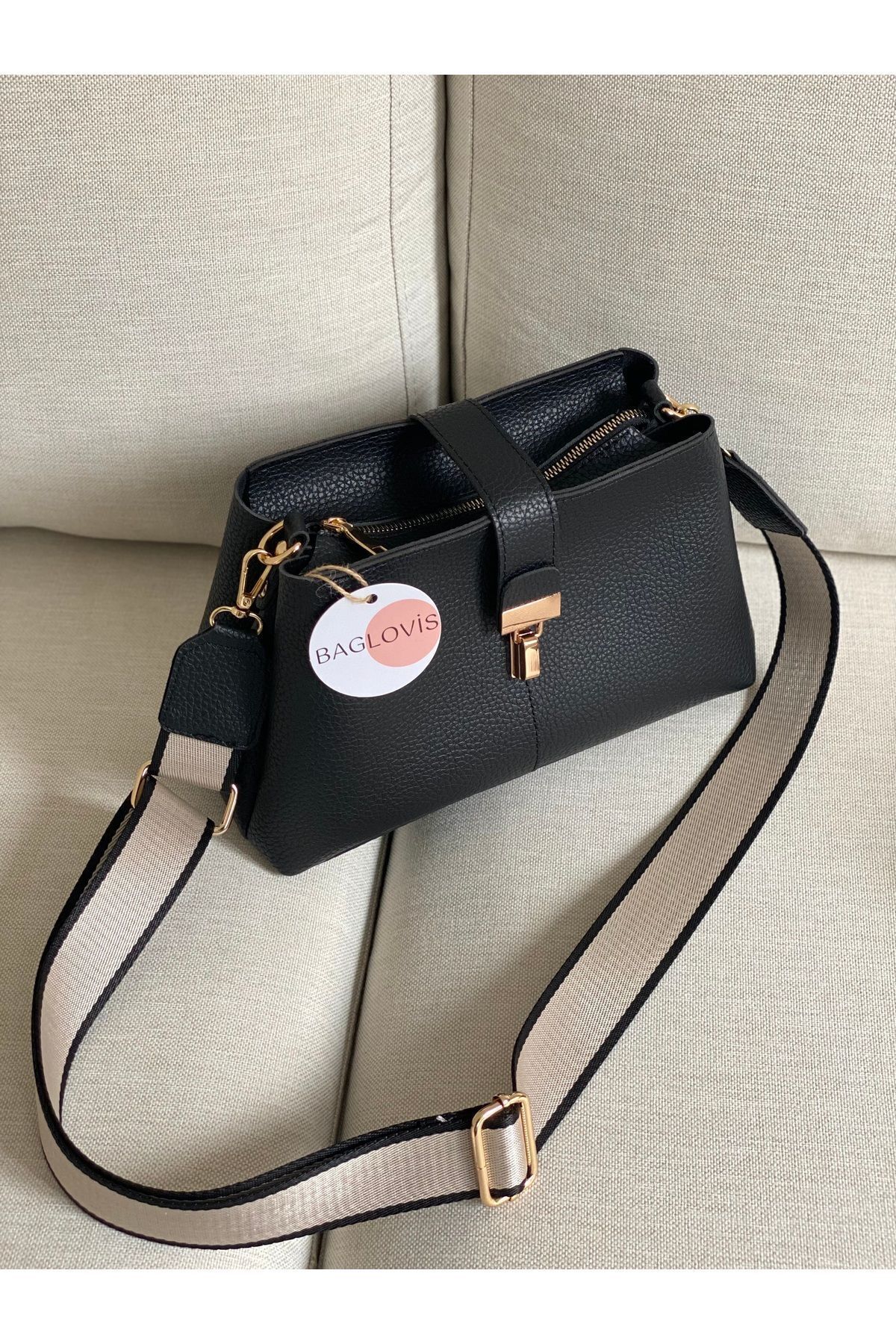 BAGLOVİS Torba za rame sa prugastim kolumnastim remenom, detaljima zaključava...