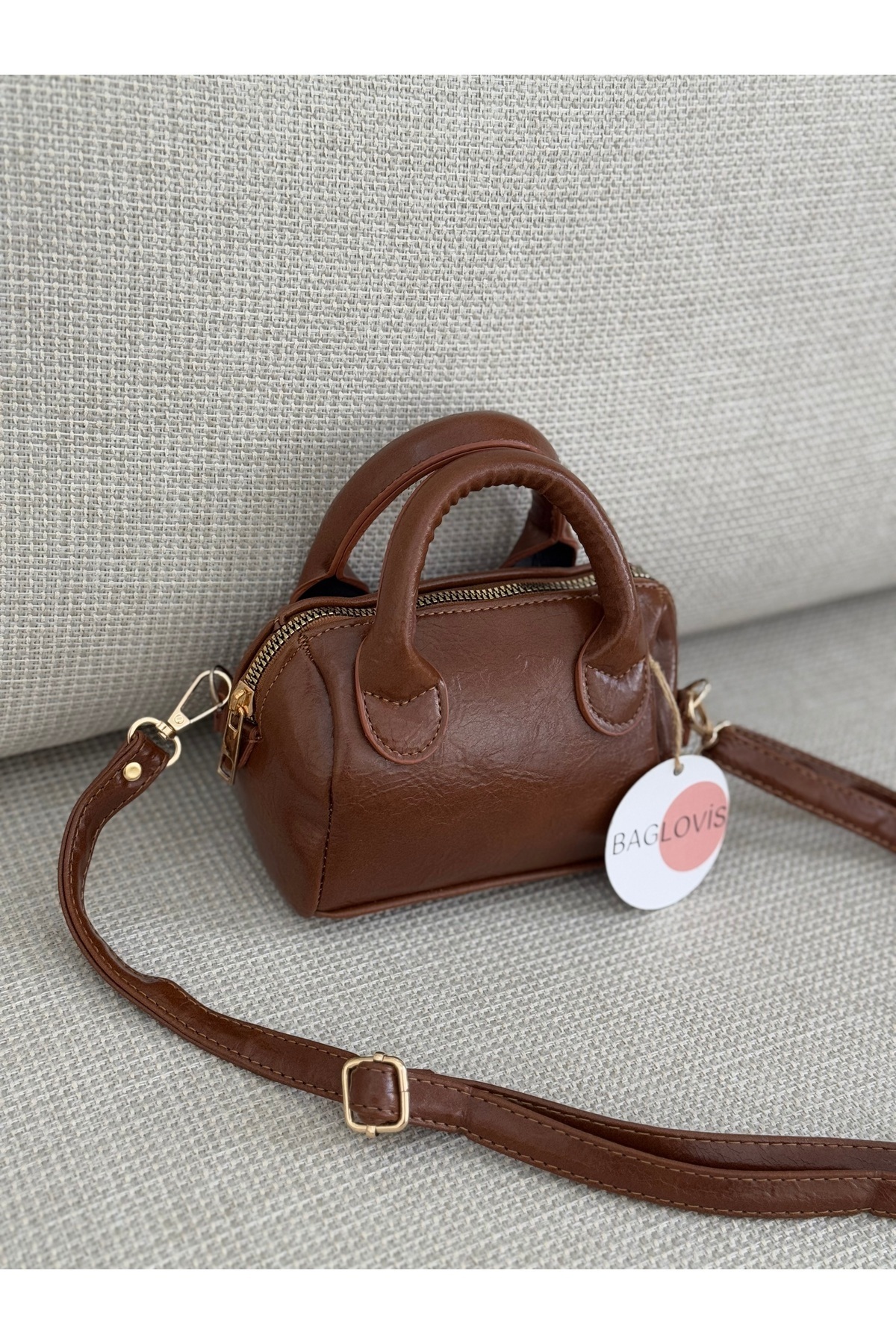 TINY INNER LINED LONG STRAP TAN HANDBAG EN17 BOY12