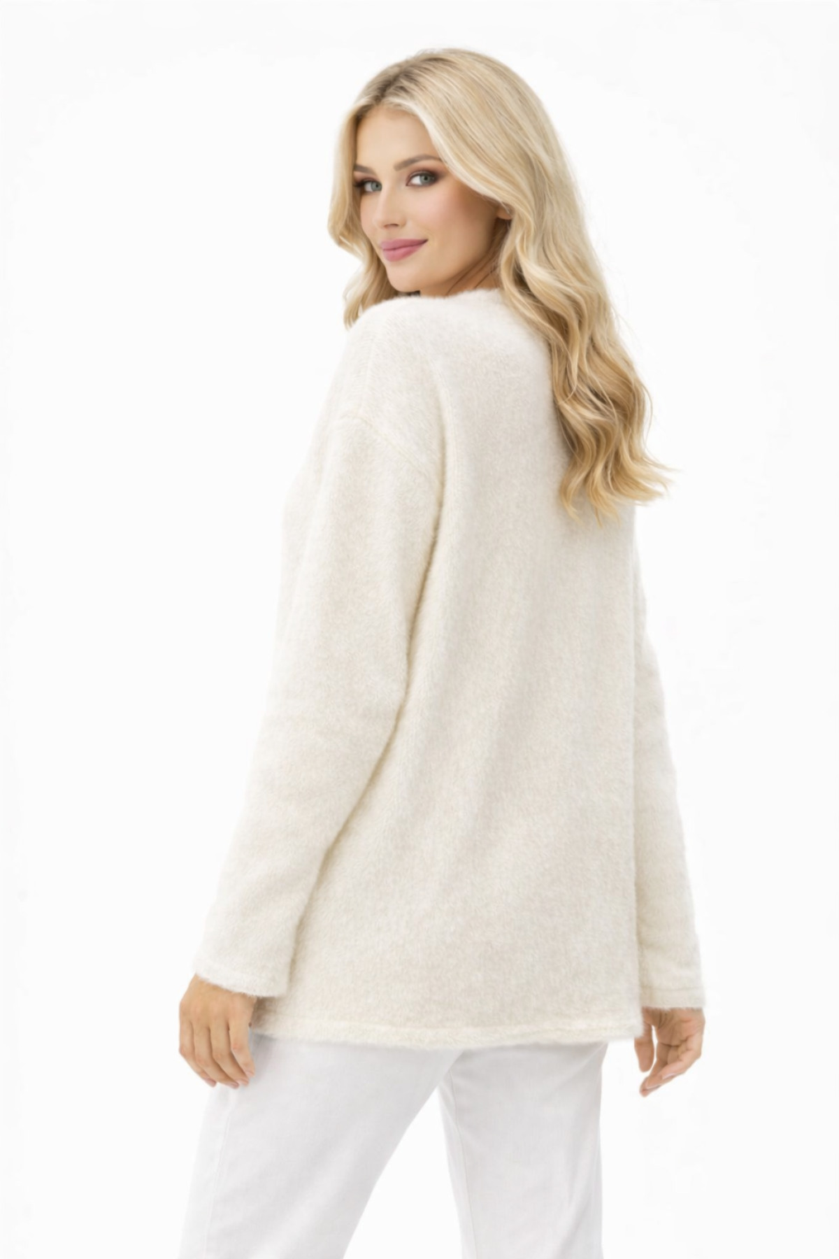 Elçelya Moda  Kadın Beyaz Angora Çiçek Nakışlı İnci Düğmeli Standart Hırka - Görsel 2