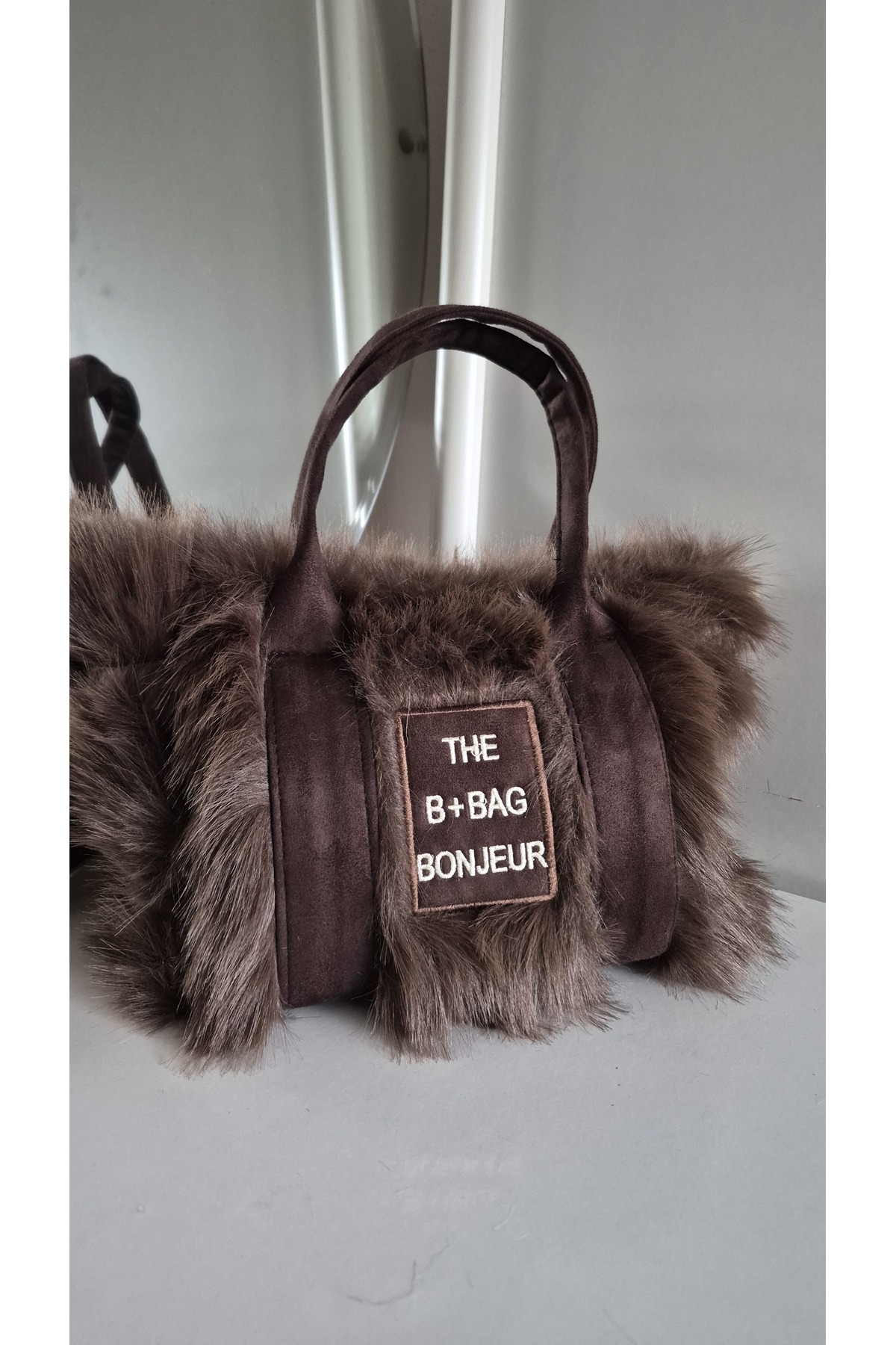 espoi collection Kadın Kahverengi Peluş Detaylı Bonjour Nakışlı El ve Omuz Çantası görsel 2