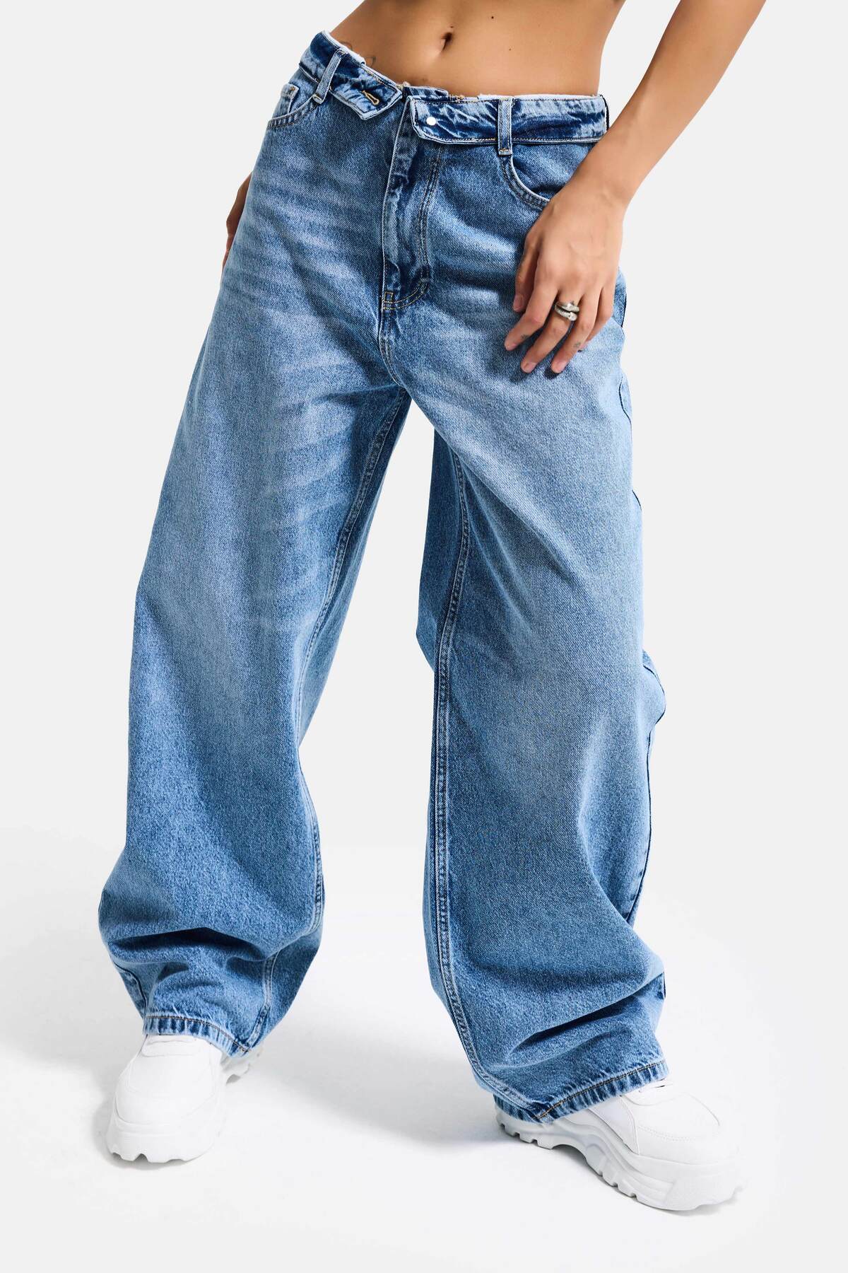 it's basic Blaue 4s6-4 Straight Fit Damenjeans mit Gürteldetail und spezielle...