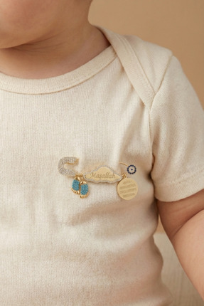 Parmas Design Bebek Yaka İğnesi Maşallah ve Nazar Ayeti Yazılı 925 Ayar Gümüş...