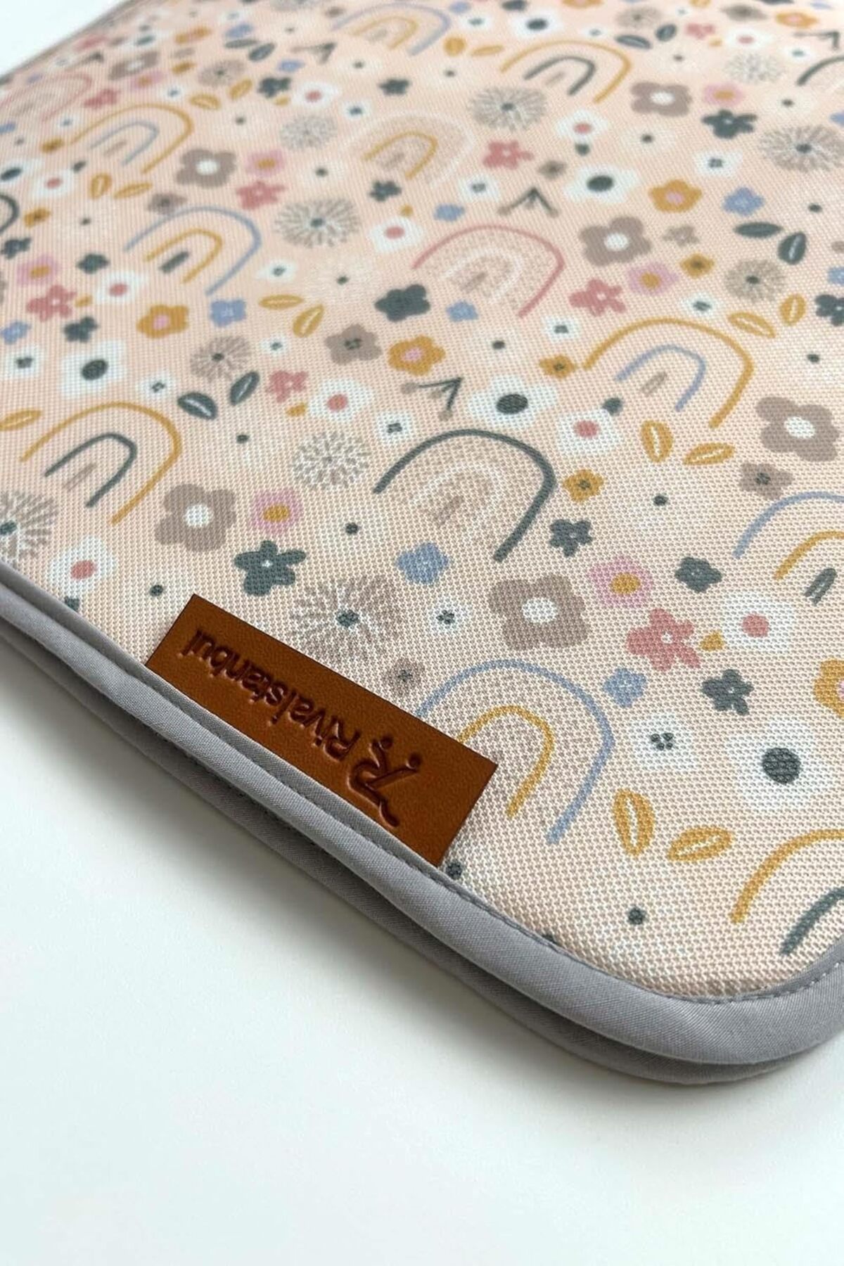 E&D Collection Gökkuşağı Desenli Yenidoğan Alt Açma Değiştirme Pedi Minderi Örtüsü fotoğrafı 3 (önizleme)