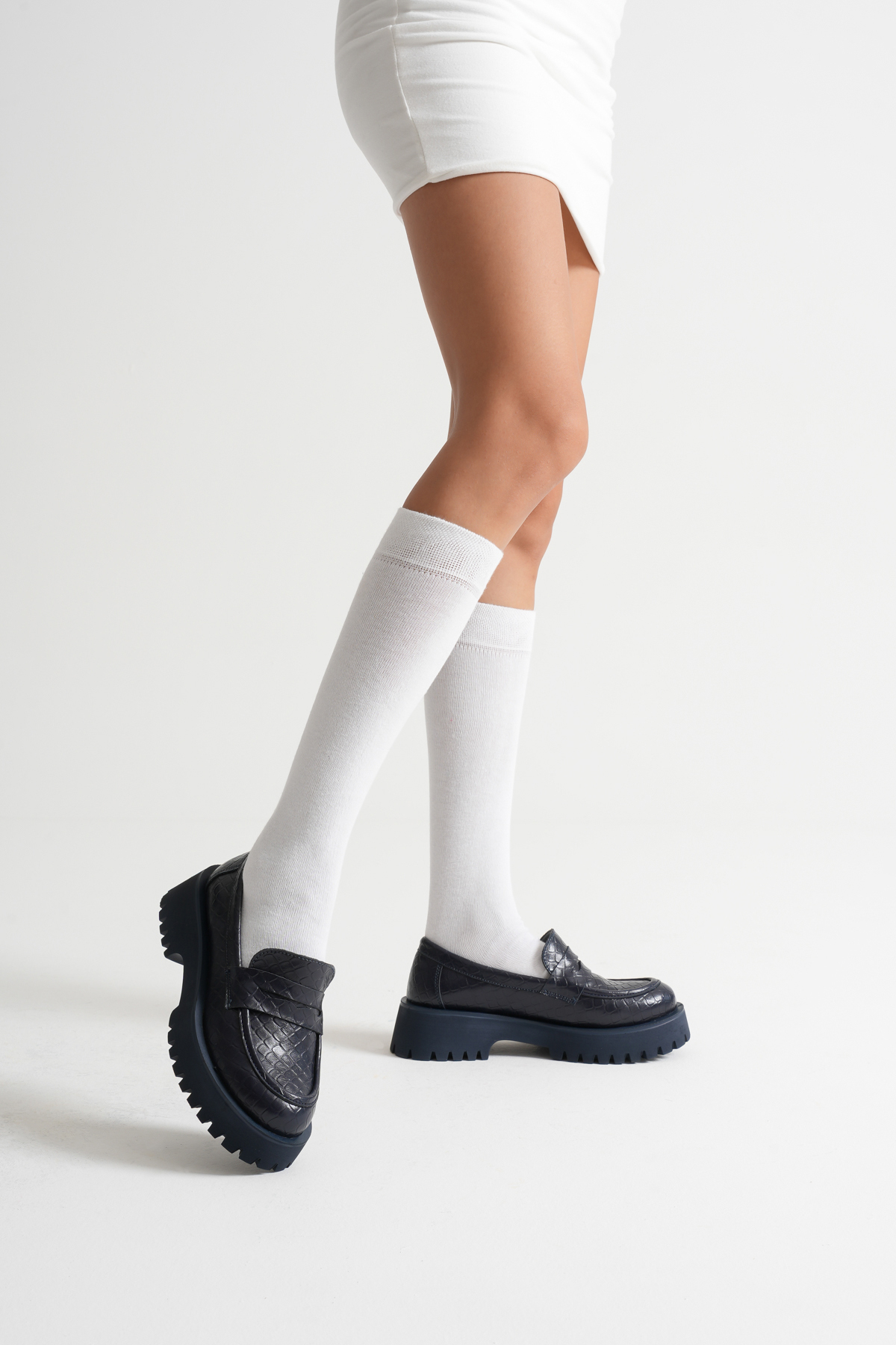 WOMEN'S STYLISH LOAFER SHOES IN NAVY