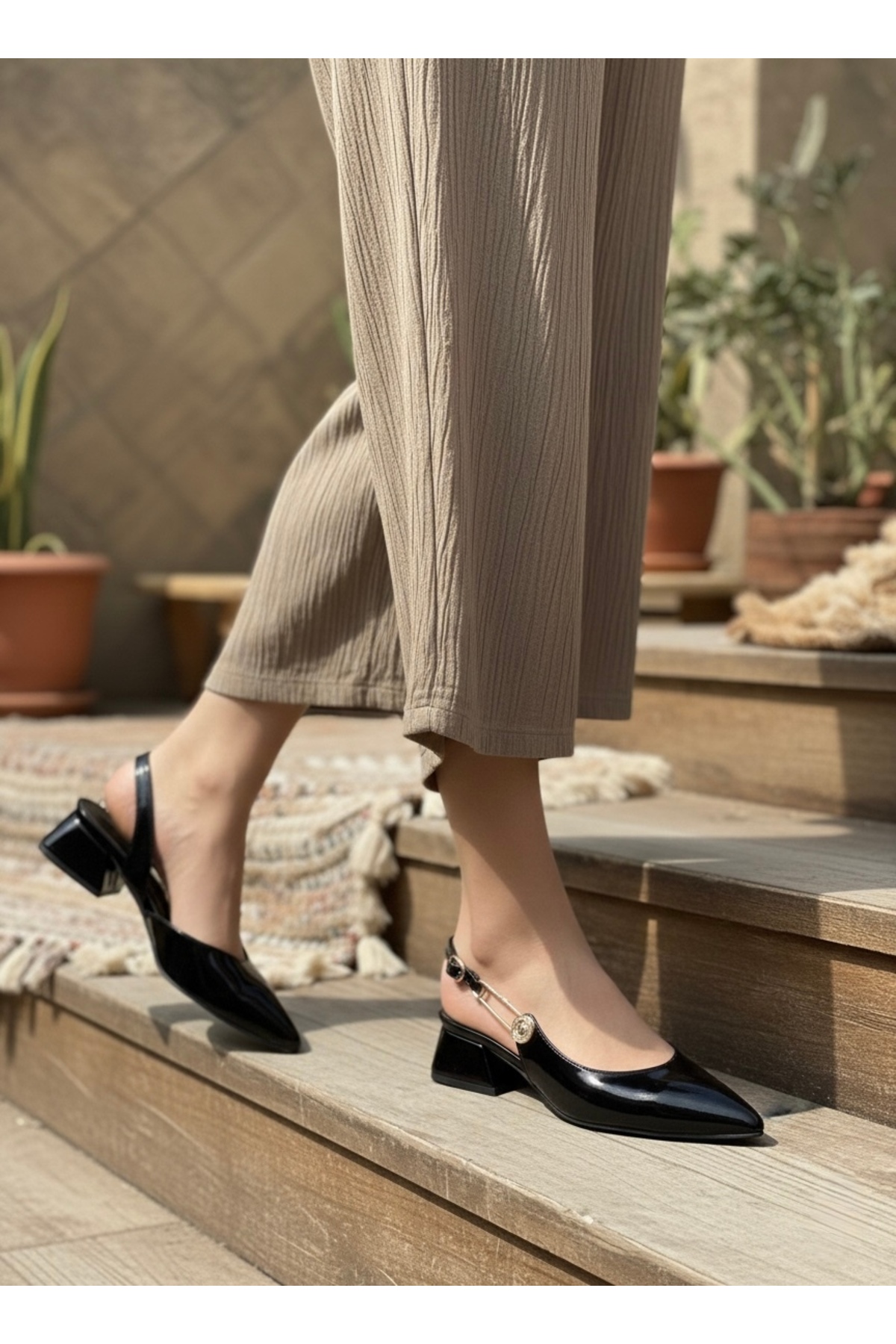 marinarosse  Kadın Aden Siyah Rugan Gold Tokalı Alçak Taban Kısa Topuklu Günlük Klasik Ayakkabı - Görsel 3