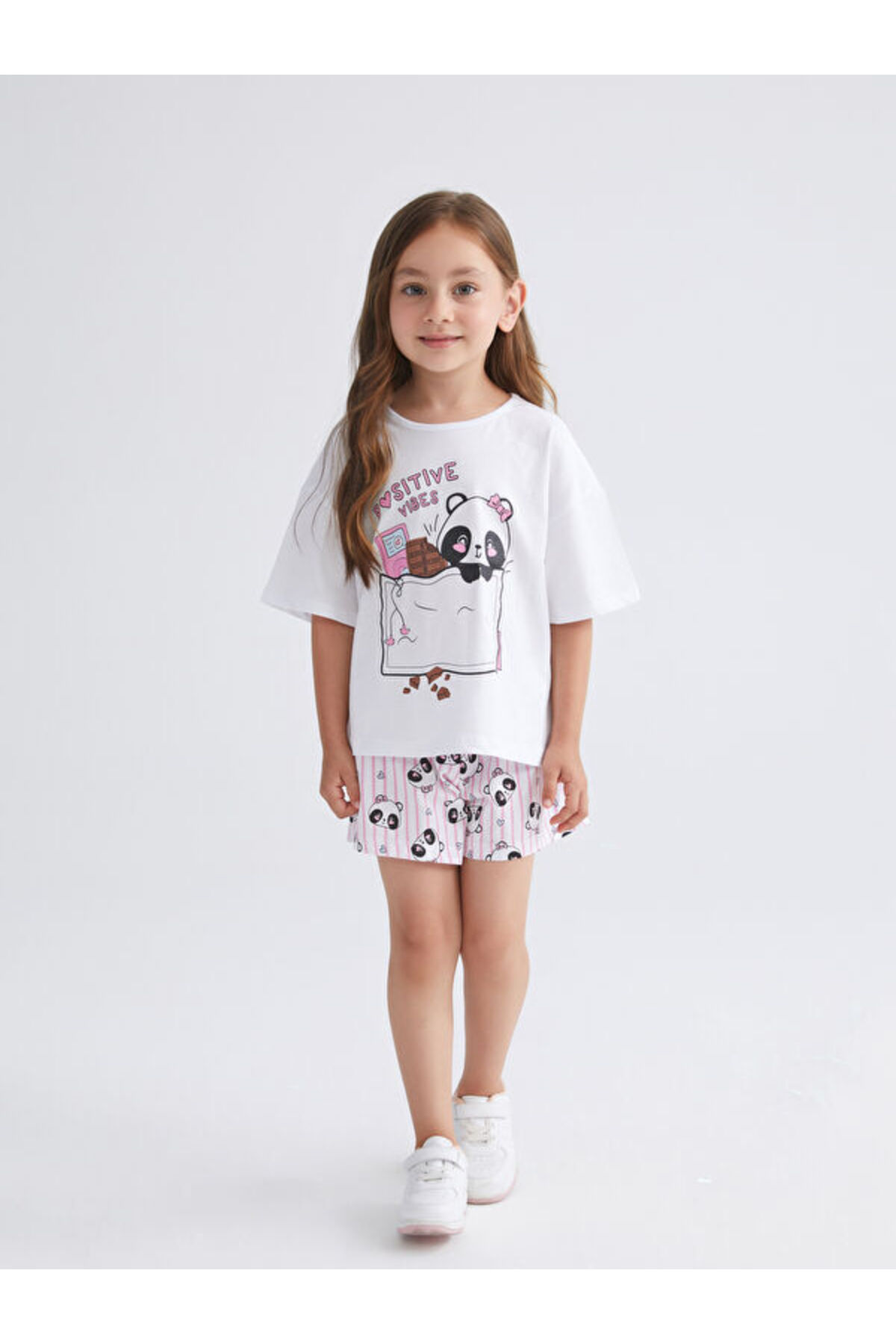 LC Waikiki Freezen Store'dan Eşsiz Ürünler I Baskılı Kız Çocuk Şortlu Pijama Takım fotoğrafı 2 (önizleme)