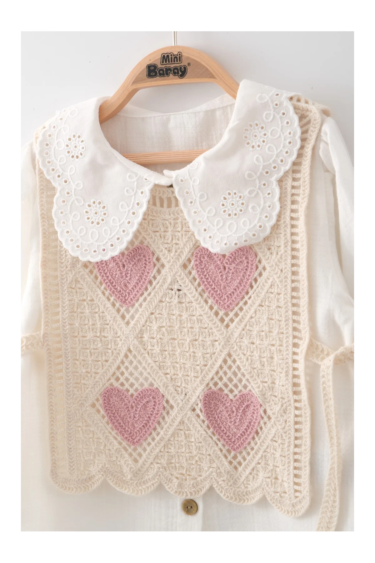 Mini Baray Kız Çocuk Kalpli Örgü Yelek Dantel Yakalı Bluz Ekose Pileli Etek 3'lü Takım 2 3 4 5 Yaş fotoğrafı 4 (önizleme)