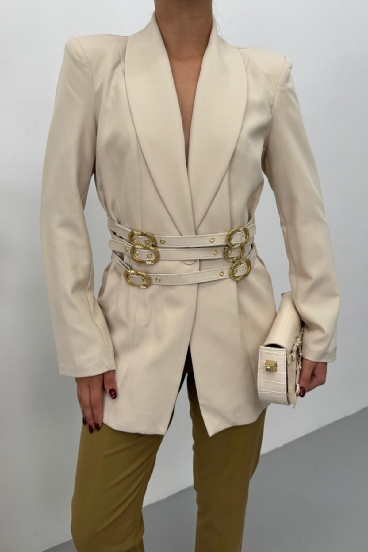 Women's Blazer with Gold Buckle Belt - Görsel 7