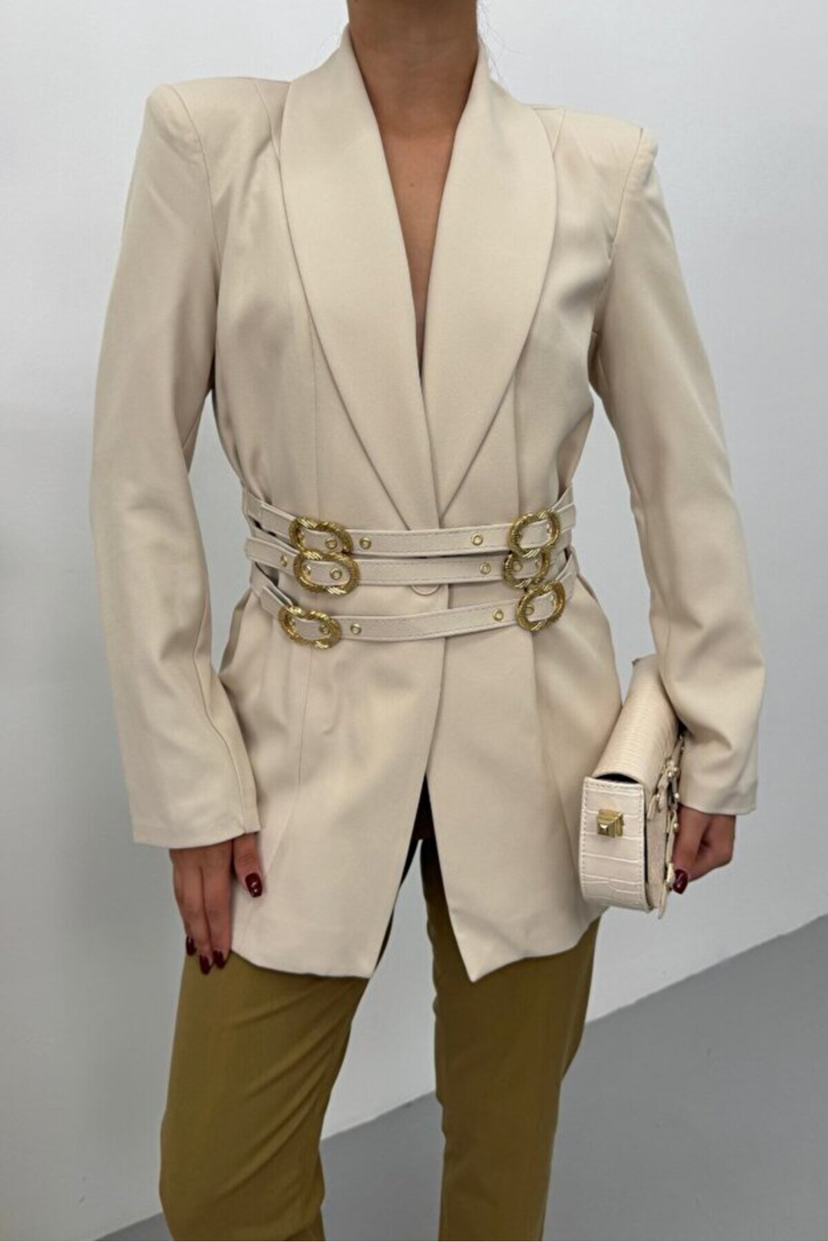 Women's Blazer with Gold Buckle Belt - Görsel 4