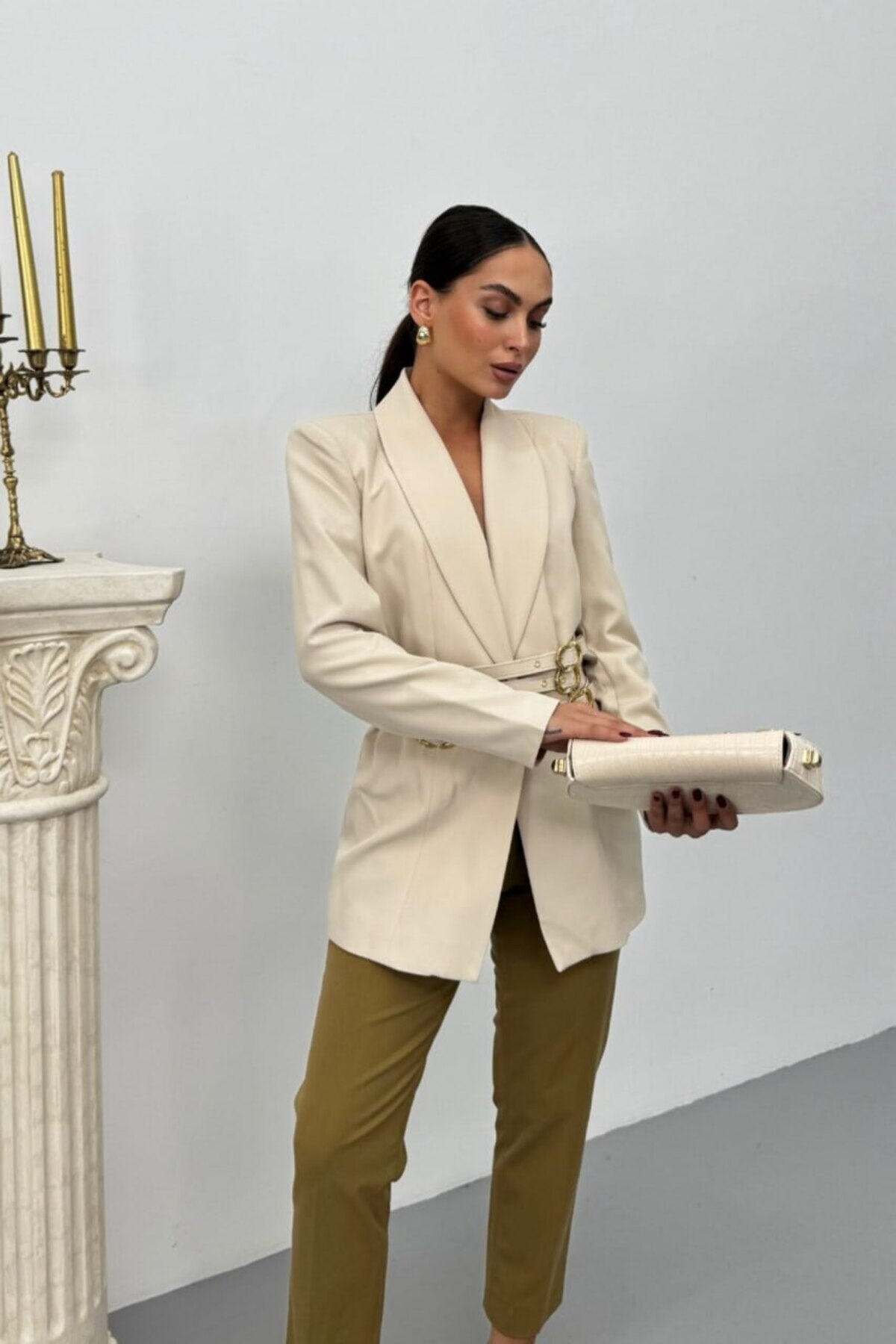 Women's Blazer with Gold Buckle Belt - Görsel 6