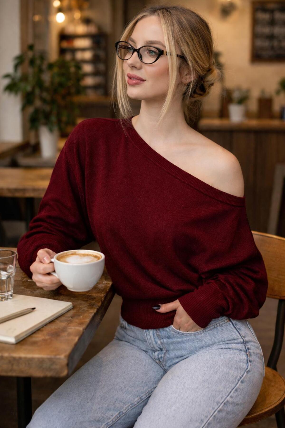 STF MODA  Kadın Popüler Asimetrik Kayık Yaka Triko Kazak Bordo