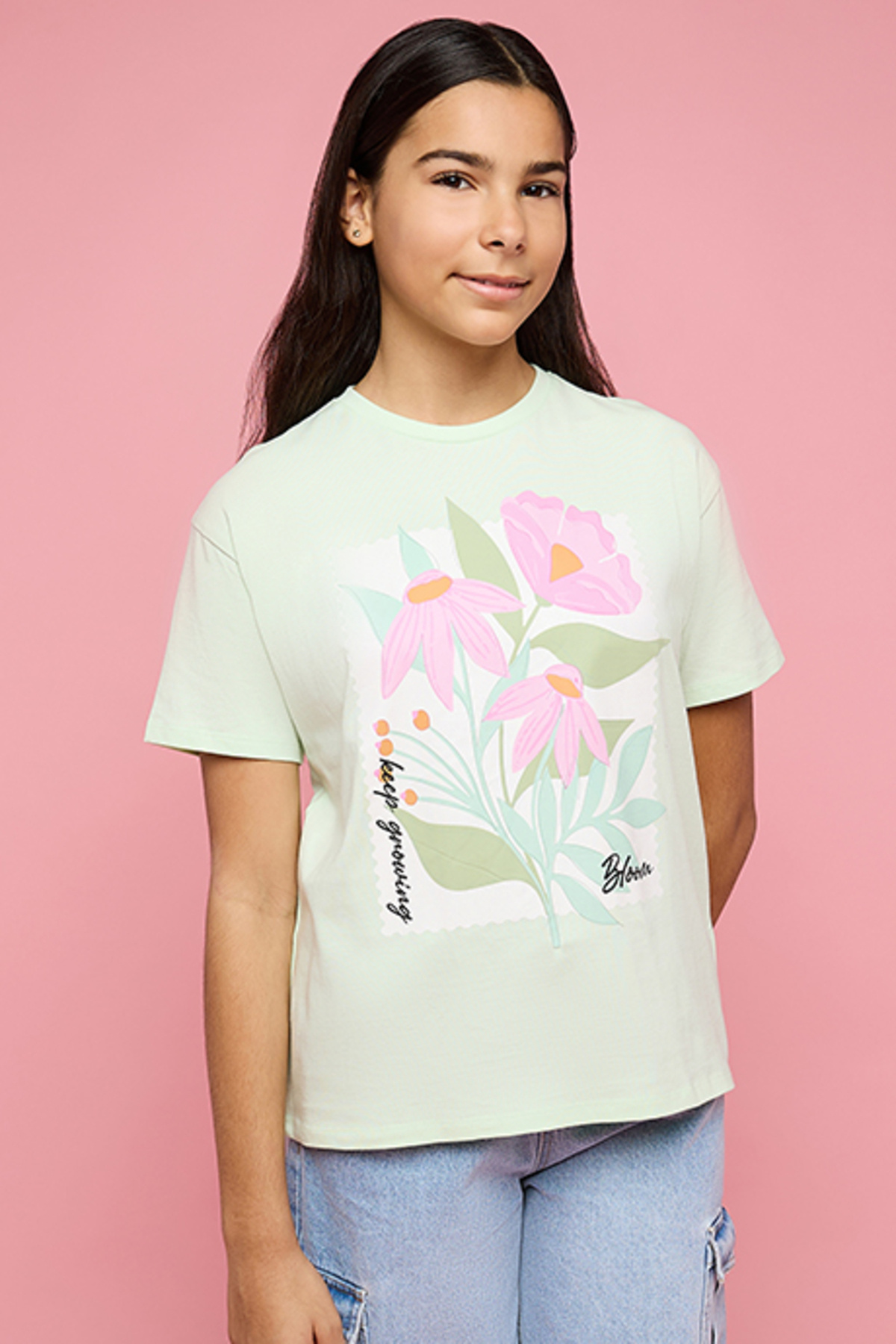 R&B Girl's Green Graphic Print T-Shirt with Crew Neck and Short Sleeves