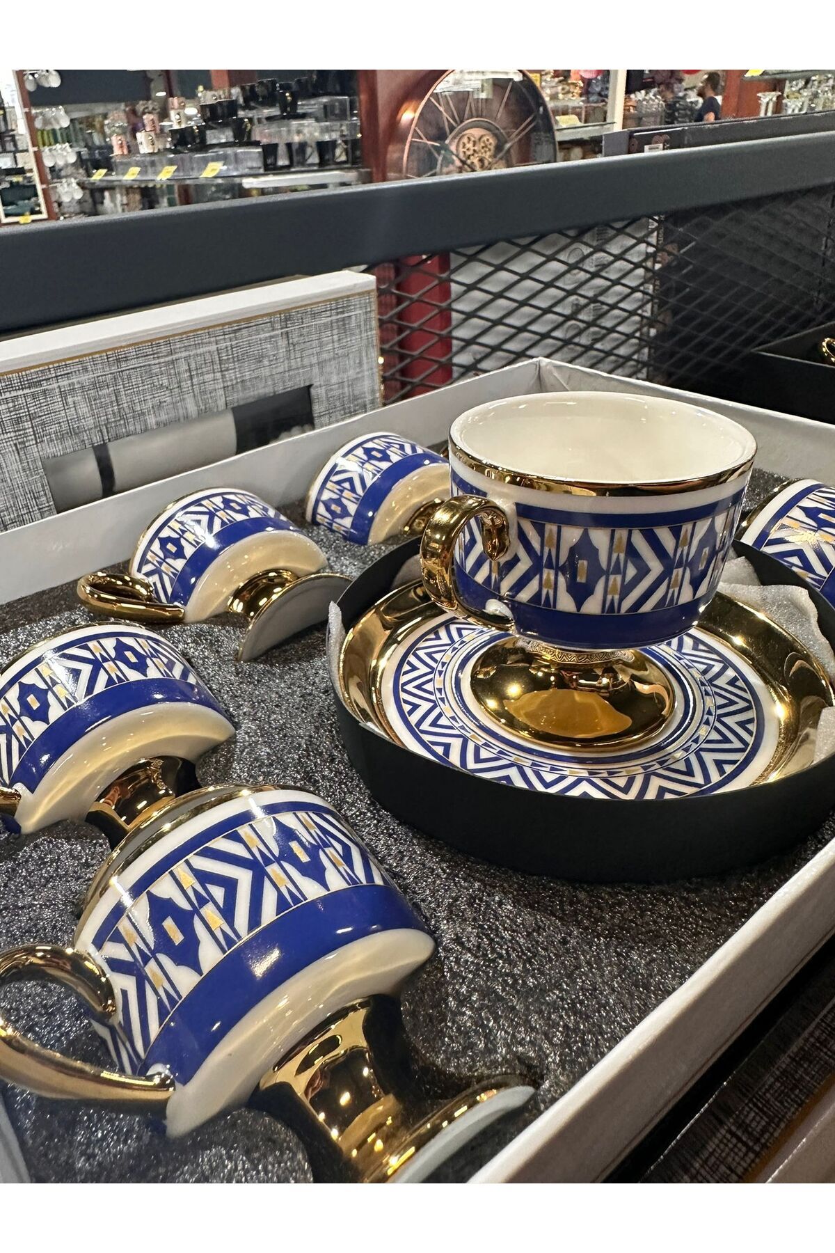 Saatistan Renkli Ayaklı Kahve Fincan Takımı, Şık ve Zarif Tasarım ...