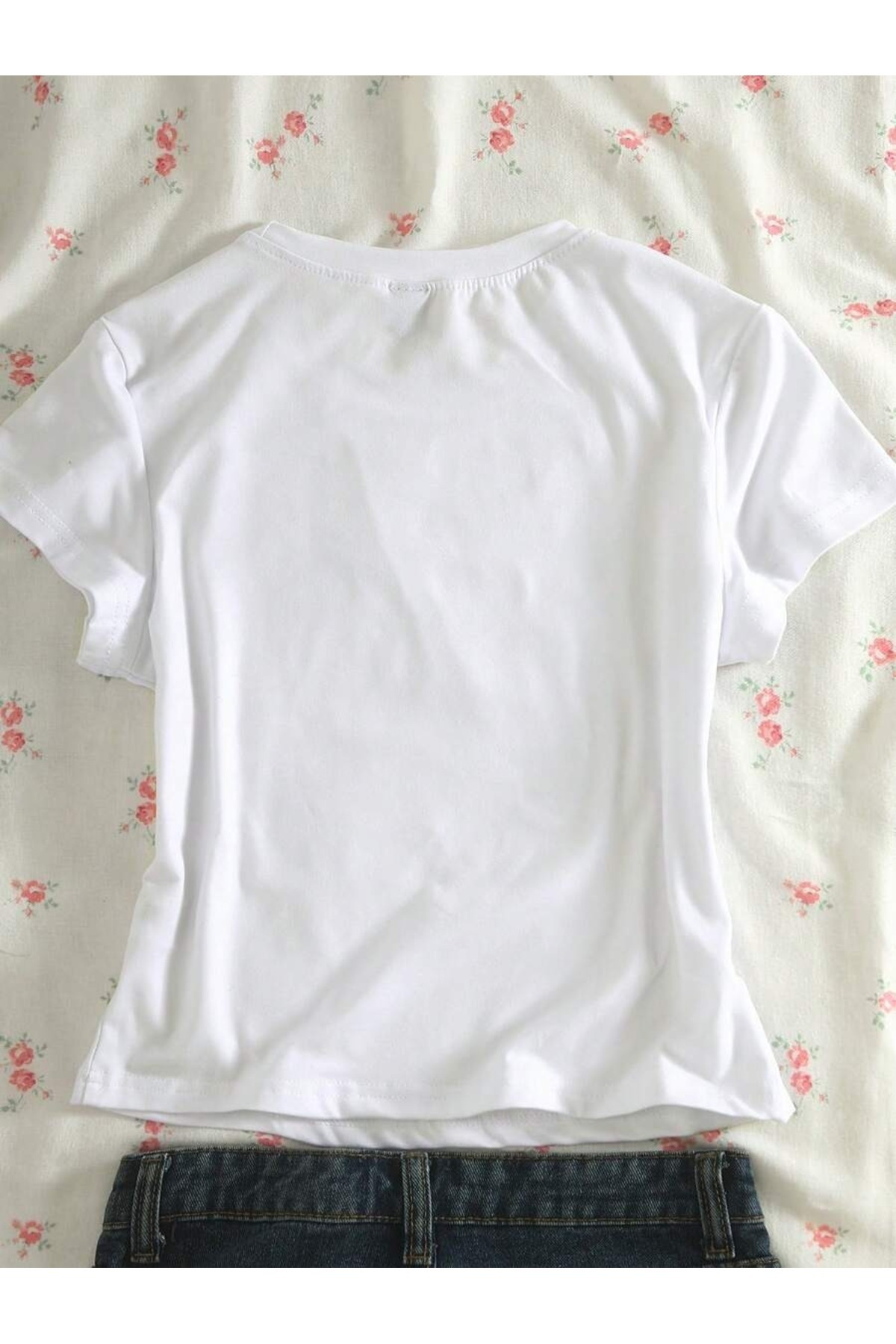 PALPİTO  Kadın Beyaz Parlayan Kiraz Baskılı Bisiklet Yaka Dar Crop Tshirt - Görsel 2