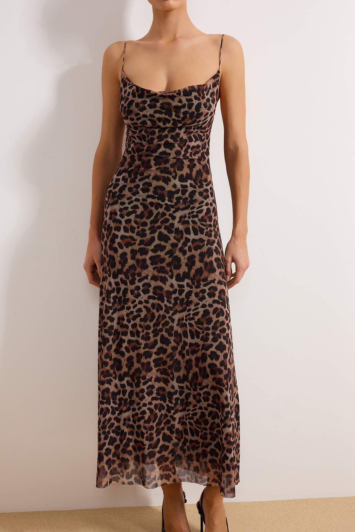 Trendyolmilla  Çok Renkli Vücuda Oturan Leopar Desenli Degaje Yaka Tül Abiye Gece Mezuniyet Elbisesi TPRSS24EL00285 - Görsel 3