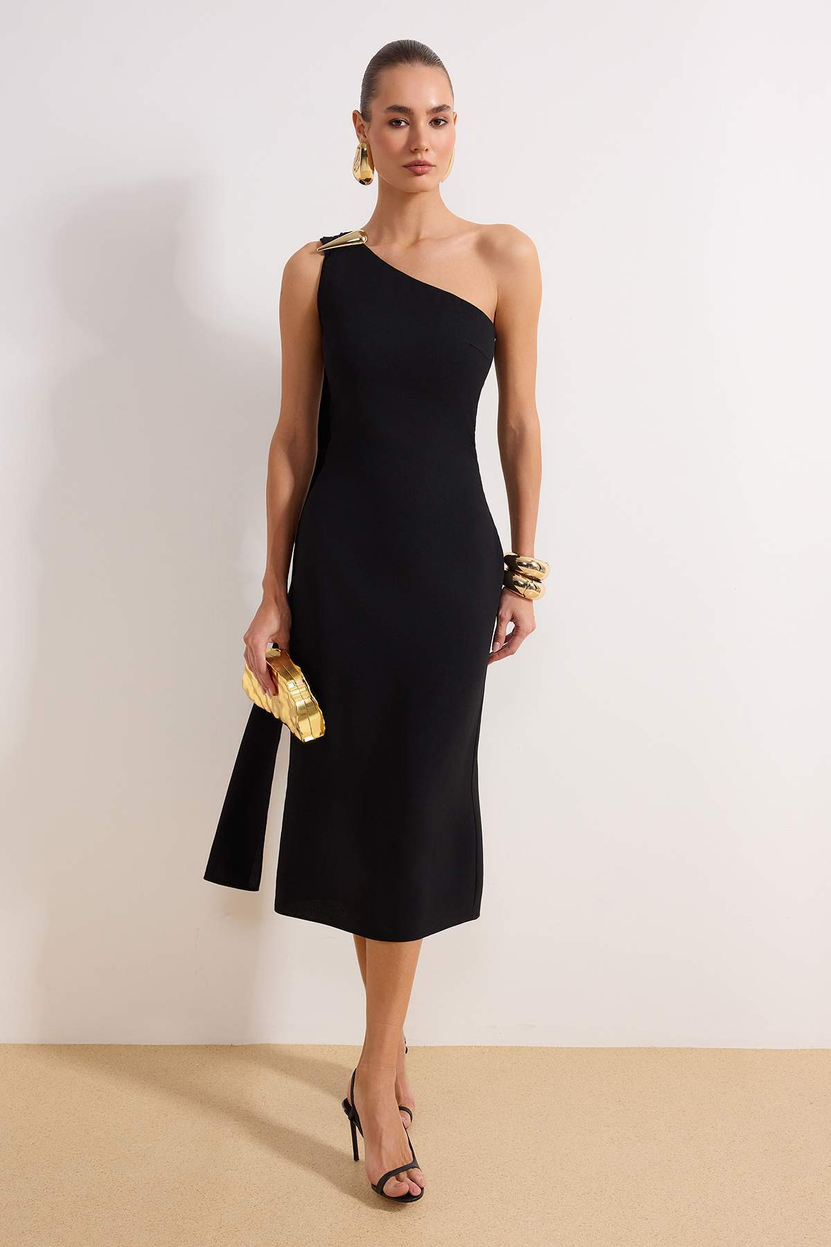 Trendyolmilla  Siyah Düz Aksesuar Detaylı Dokuma Krep Midi Astarlı Şık/Gece Elbise