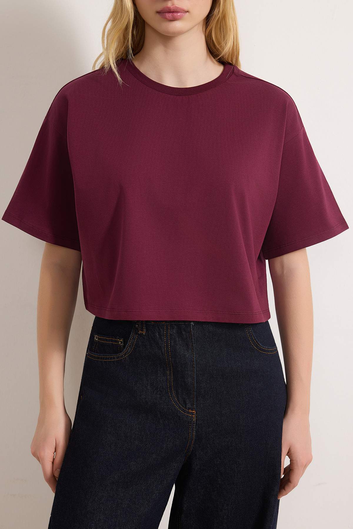 Trendyolmilla  Mürdüm Relaxed/Rahat Kalıp %100 Kalın Pamuklu Crop Örme T-Shirt TWOSS23TS00038 - Görsel 3