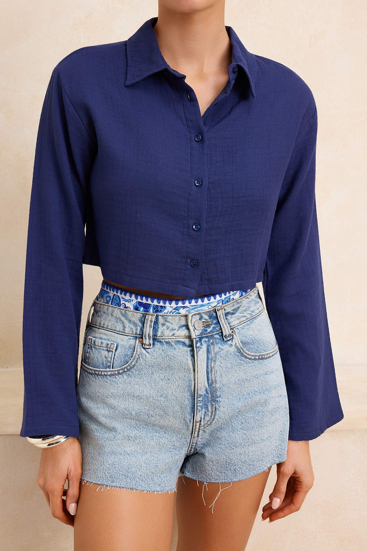 Trendyolmilla  Koyu Lacivert Dokuma %100 Pamuk Plaj Crop Gömlek TBESS24GO00011 - Görsel 3