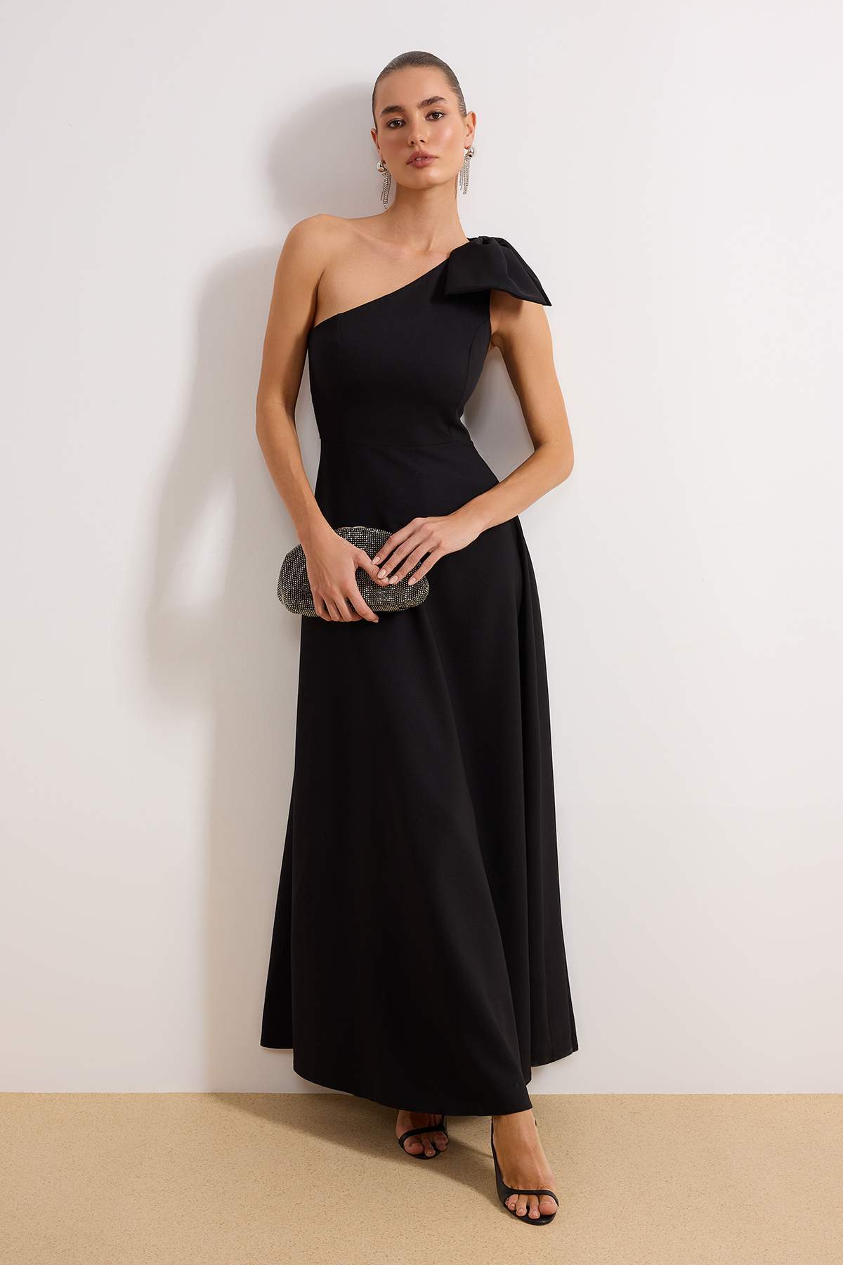 Trendyol Collection Crna A-kroja tkana elegantna večernja haljina i maturalna...