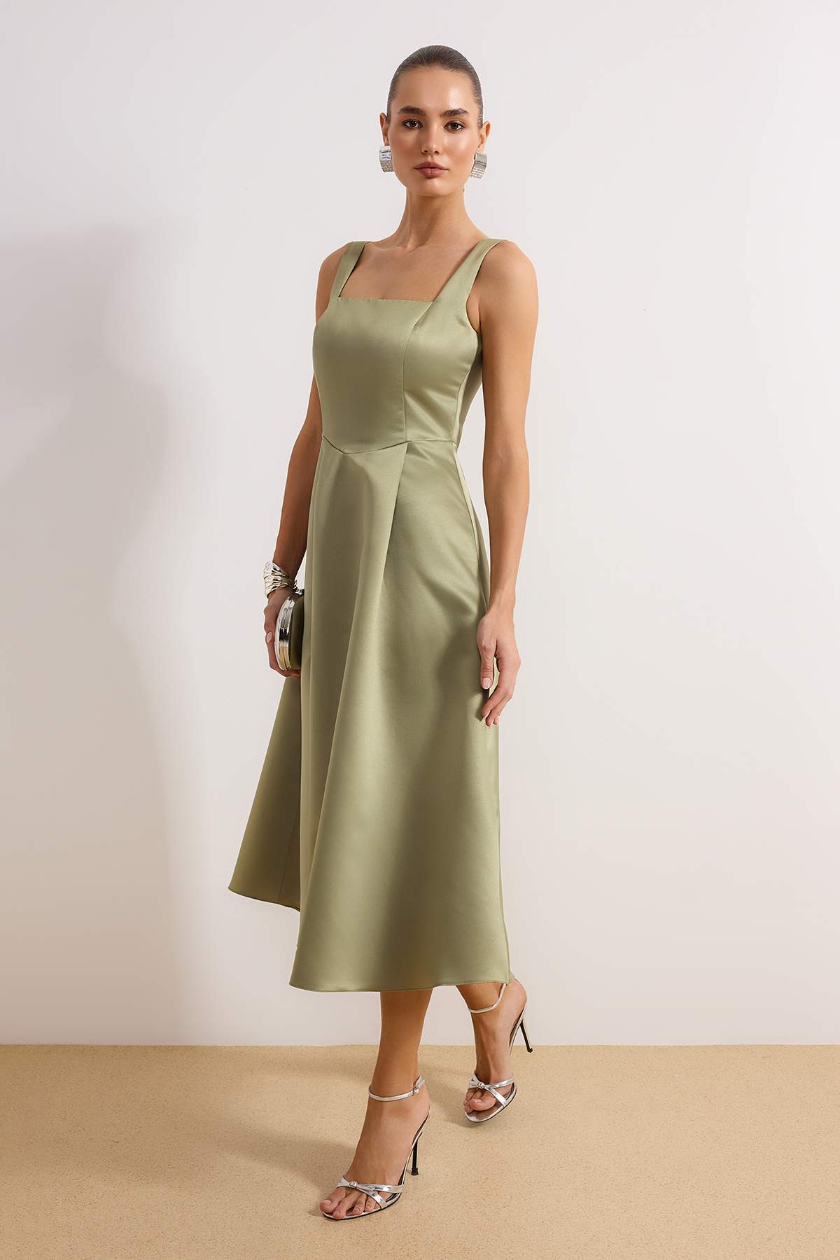 Trendyol Collection Zielona, ​​olejowana, satynowa, tkana, elegancka wieczoro...