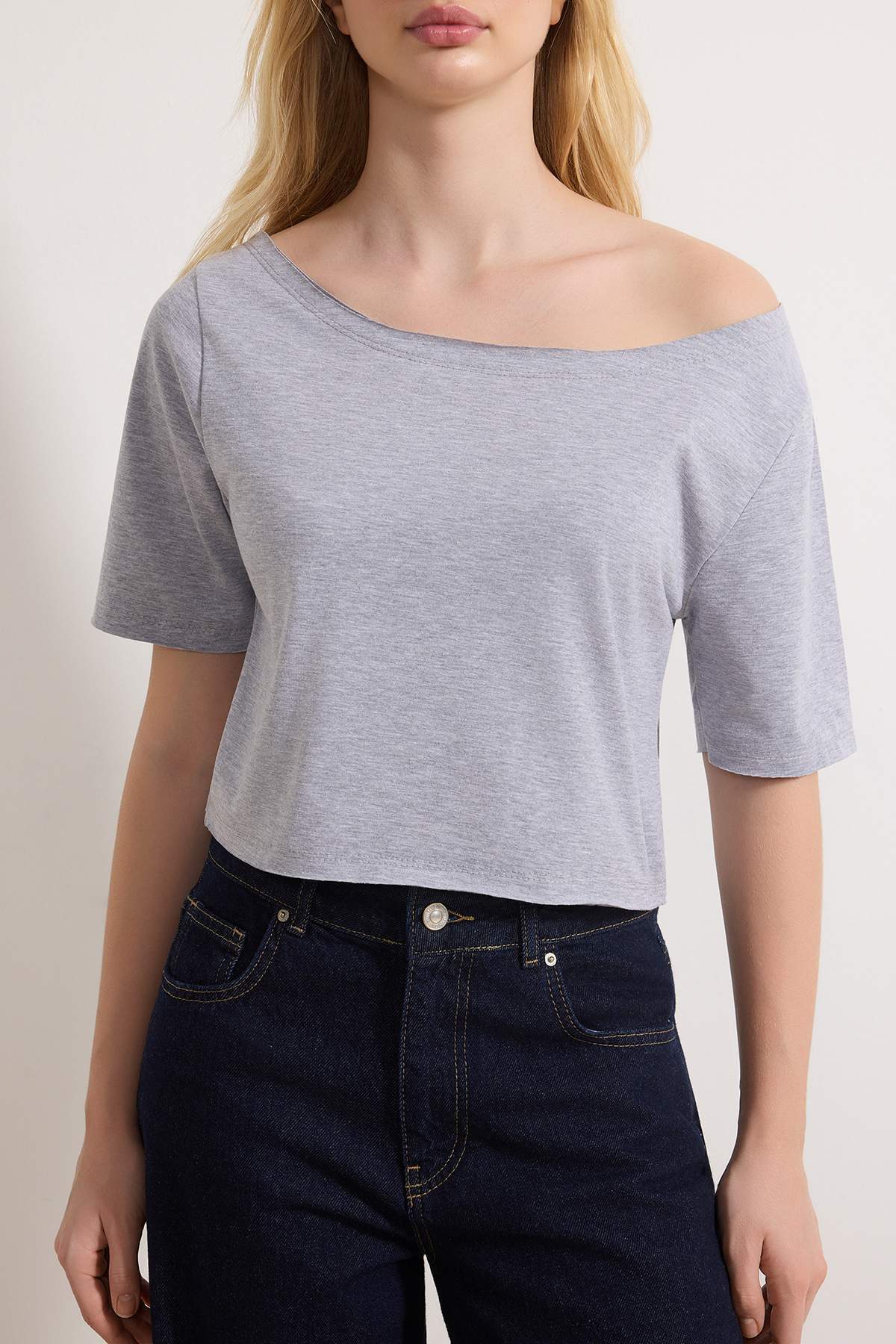 Trendyolmilla  Lacivert-Gri Melanj 2'li Paket %100 Pamuk Asimetrik Kayık Yaka Crop Örme T-Shirt TWOSS25TS00194 - Görsel 6