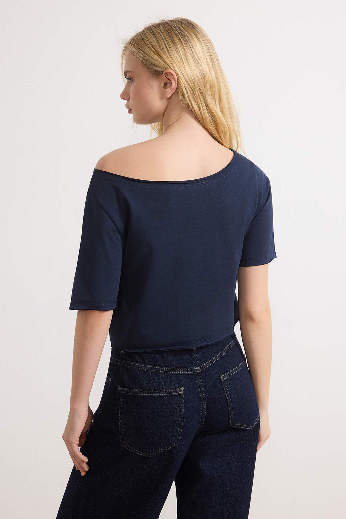 Trendyolmilla  Lacivert-Gri Melanj 2'li Paket %100 Pamuk Asimetrik Kayık Yaka Crop Örme T-Shirt TWOSS25TS00194 - Görsel 4