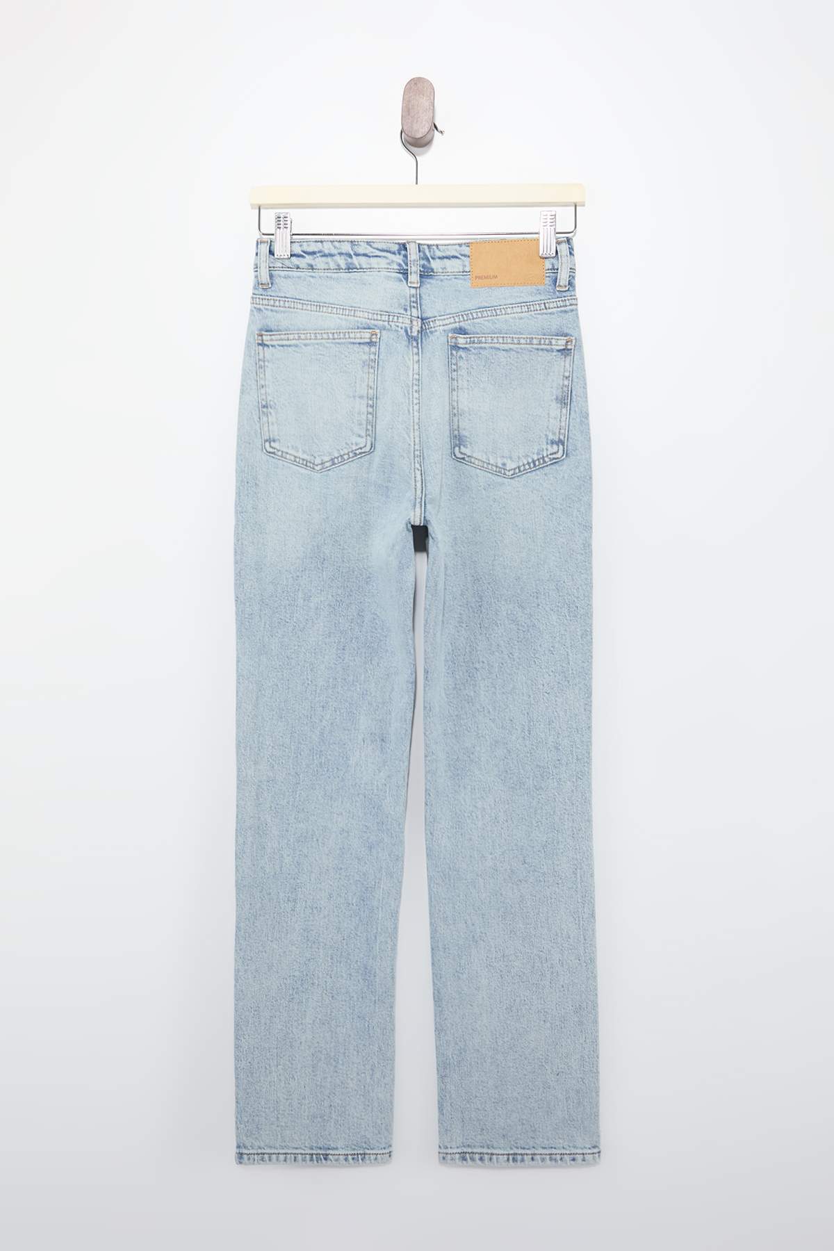 Trendyolmilla  Premium Mavi More Sustainable Özel Kumaş Yüksek Bel Az Esnek Mom Jeans TWOSS26JE00113 - Görsel 12