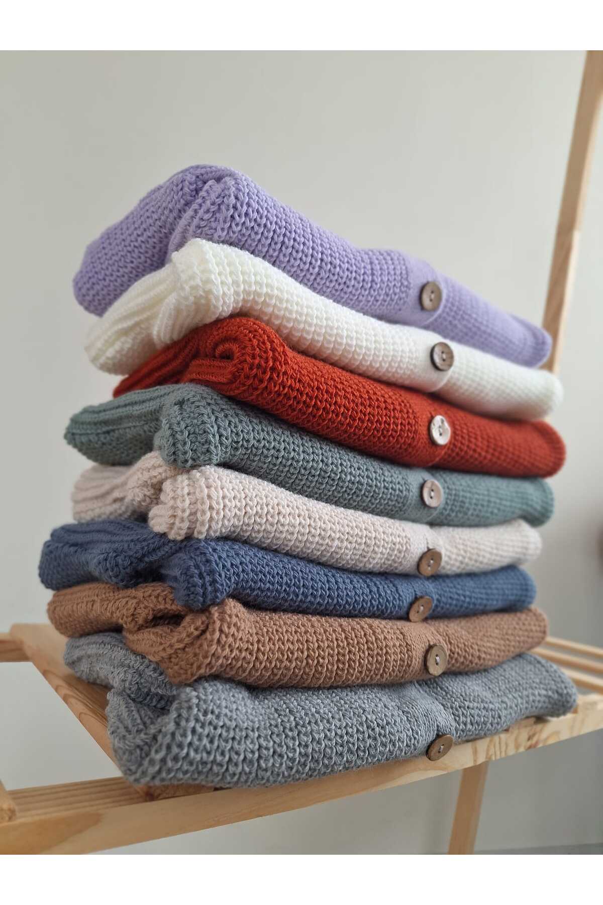 Nimini Kids Ahşap Düğme Detaylı Unisex Triko Oversize Çocuk Hırkası fotoğrafı 4 (önizleme)