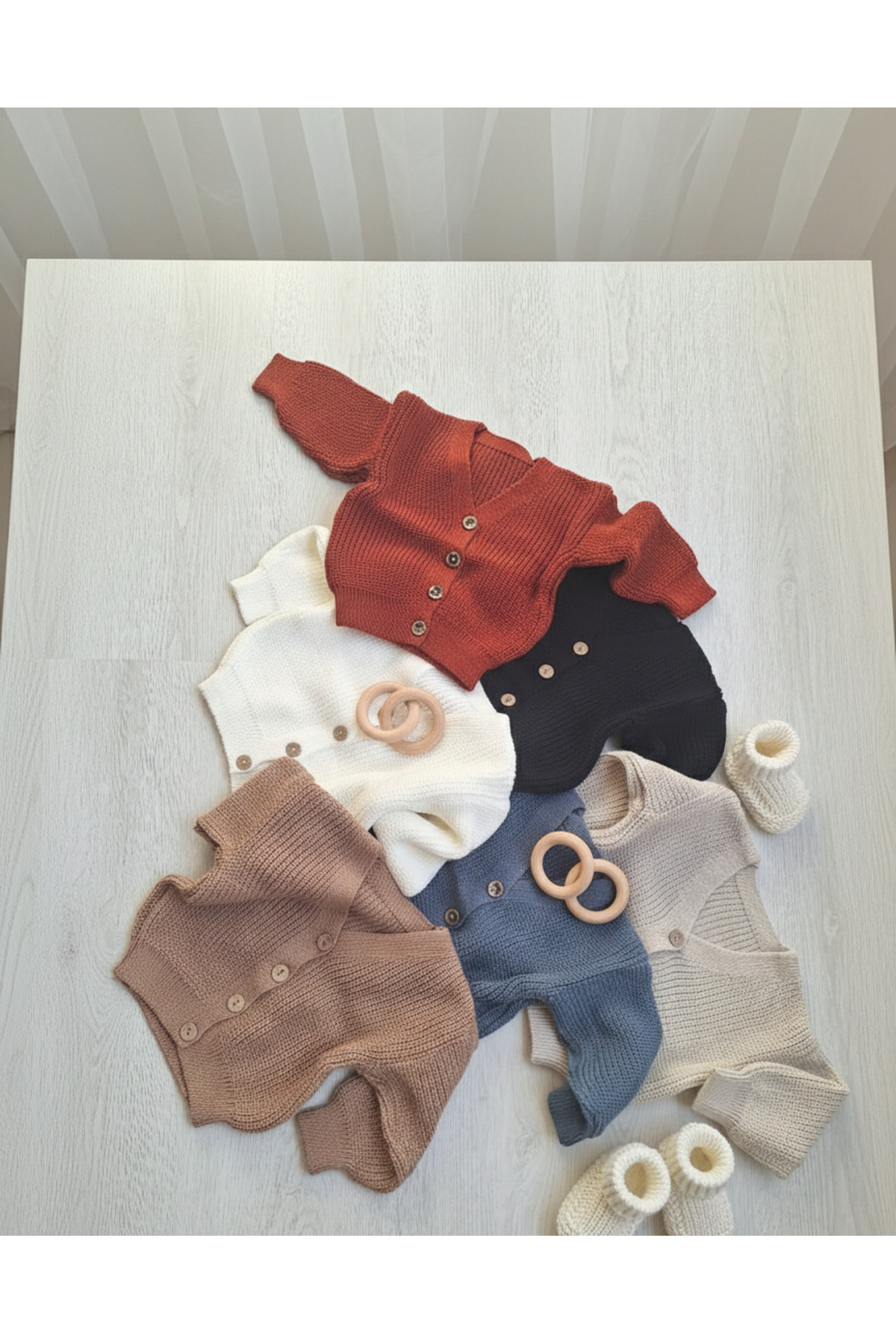 Nimini Kids Ahşap Düğme Detaylı Kışlık Unisex Triko Oversize Bebek Çocuk Hırkası (0-5 YAŞ ARASI) fotoğrafı 5 (önizleme)