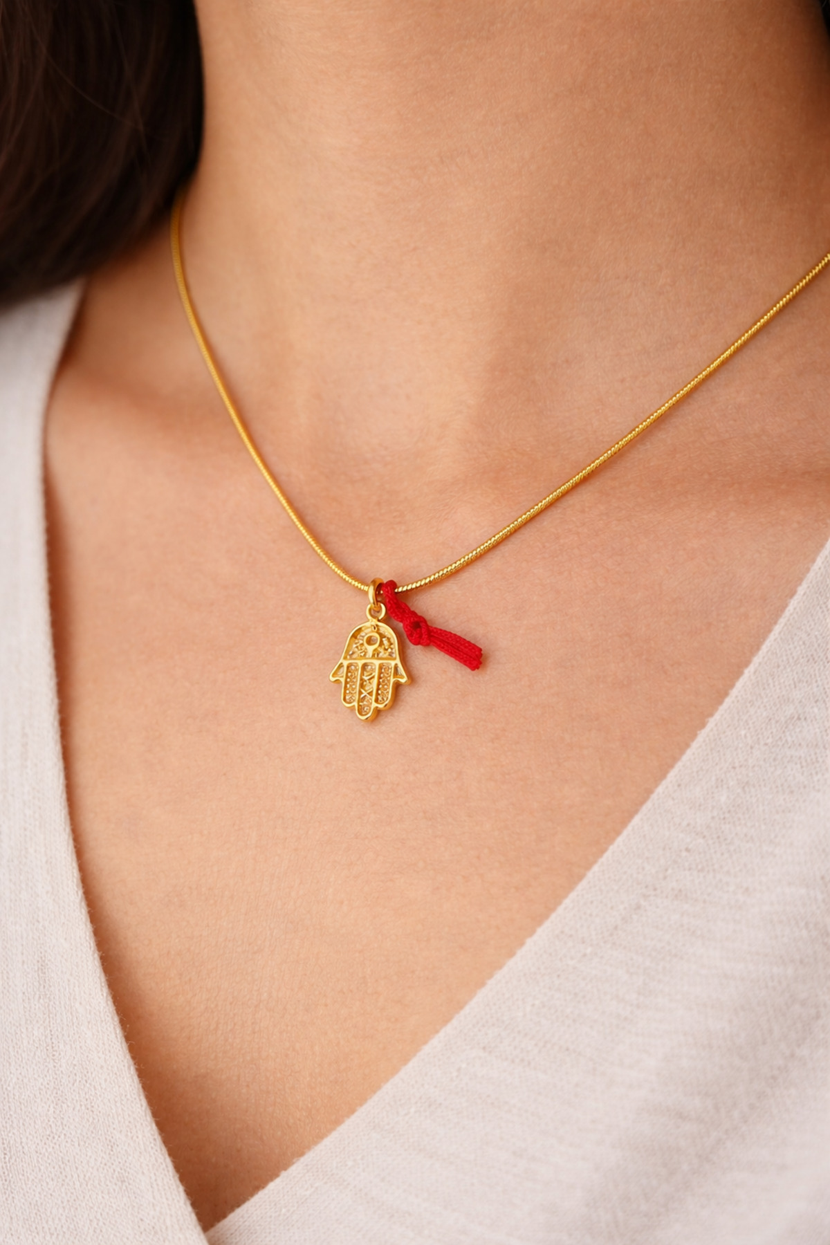 Hamsa ve Kırmızı Kurdele Altın Kaplama Çelik Charm Kolye – Sevgililer Günü Özel