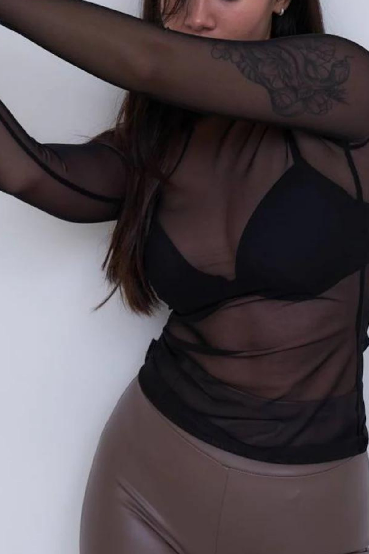 Moda Mistik  Siyah Seksi Transparan Tül Body Bluz Balıkçı Yaka Uzun Kollu Parmak Geçmeli - Görsel 4