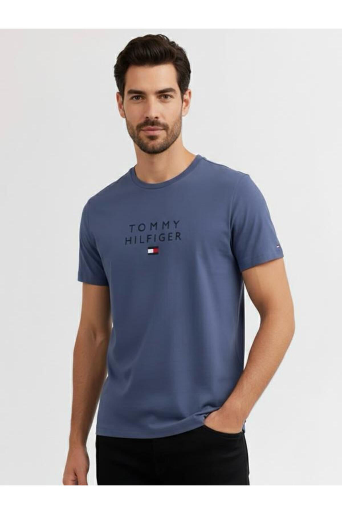 تامی هیلفیگر تی‌شرت مردانه طرح لوگو گلدوزی شده روی سینه از جنس پنبه ارگانیک سایز معمولی